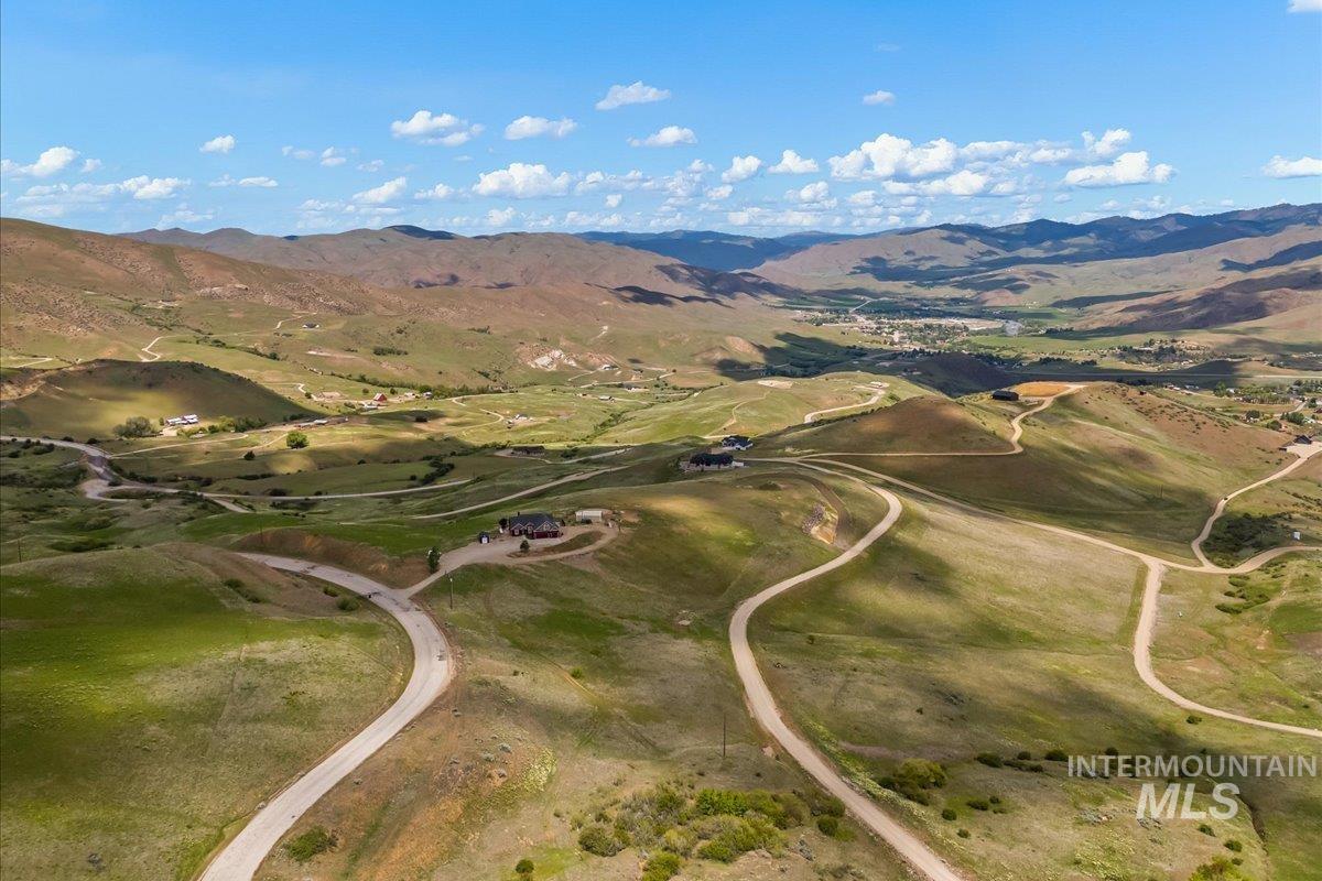 160 Summit Ridge Rd, Horseshoe Bend, Idaho 83629, 3 Bedrooms, 3 Bathrooms, Residential For Sale, Price $789,900, 98964635