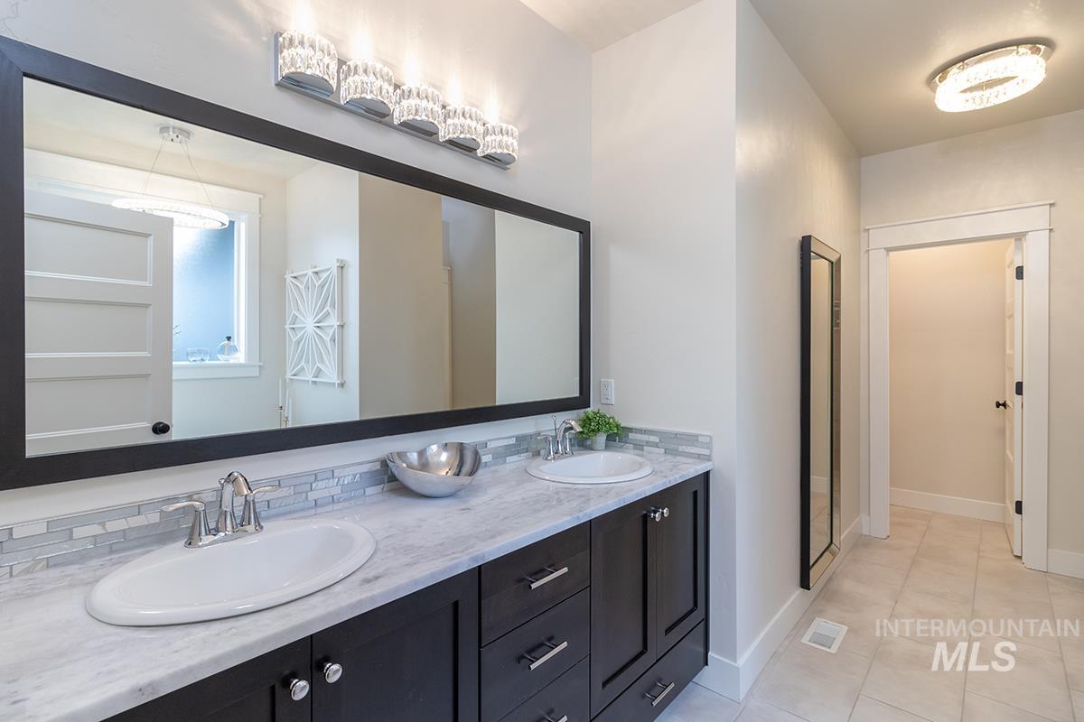 6119 N Farleigh Ave, Meridian, Idaho 83646, 5 Bedrooms, 3 Bathrooms, Residential For Sale, Price $1,139,000, 98964675
