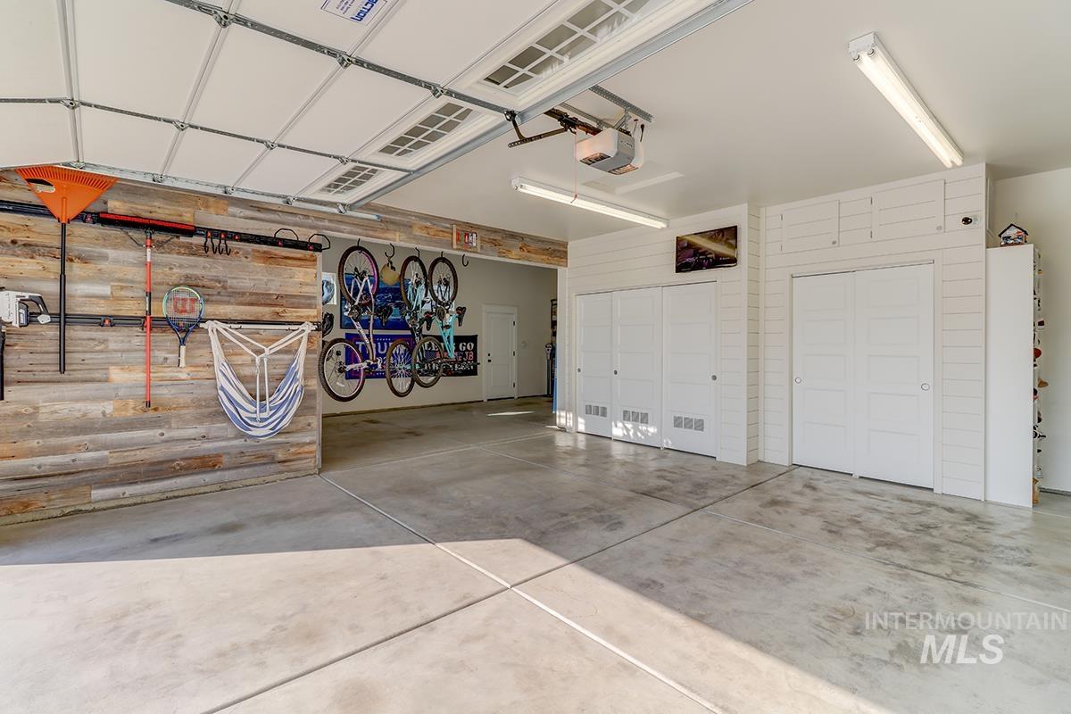 6119 N Farleigh Ave, Meridian, Idaho 83646, 5 Bedrooms, 3 Bathrooms, Residential For Sale, Price $1,139,000, 98964675