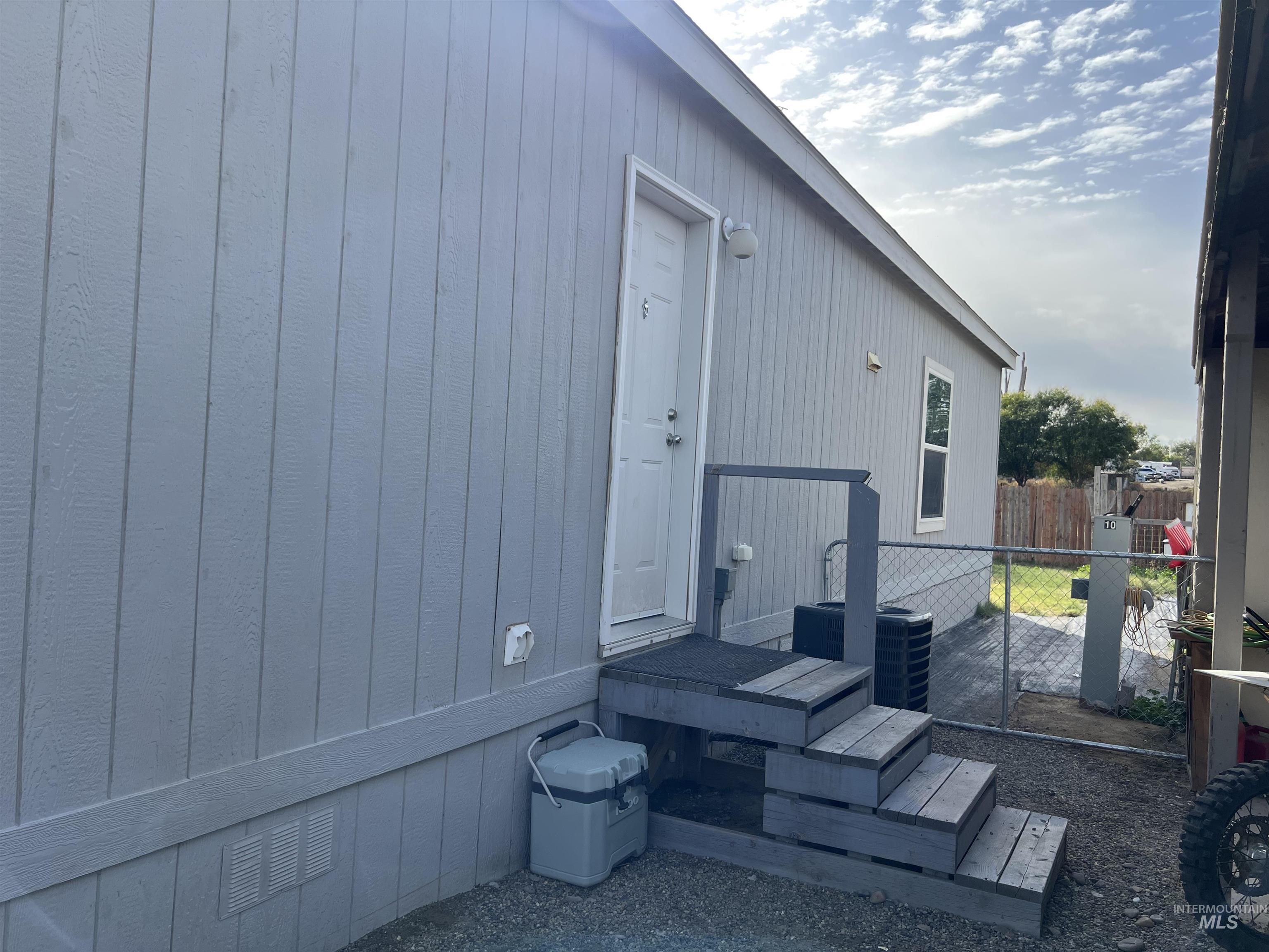 608 Roosevelt Ave., Grand View, Idaho 83624, 3 Bedrooms, 2 Bathrooms, Residential For Sale, Price $215,000, 98964718