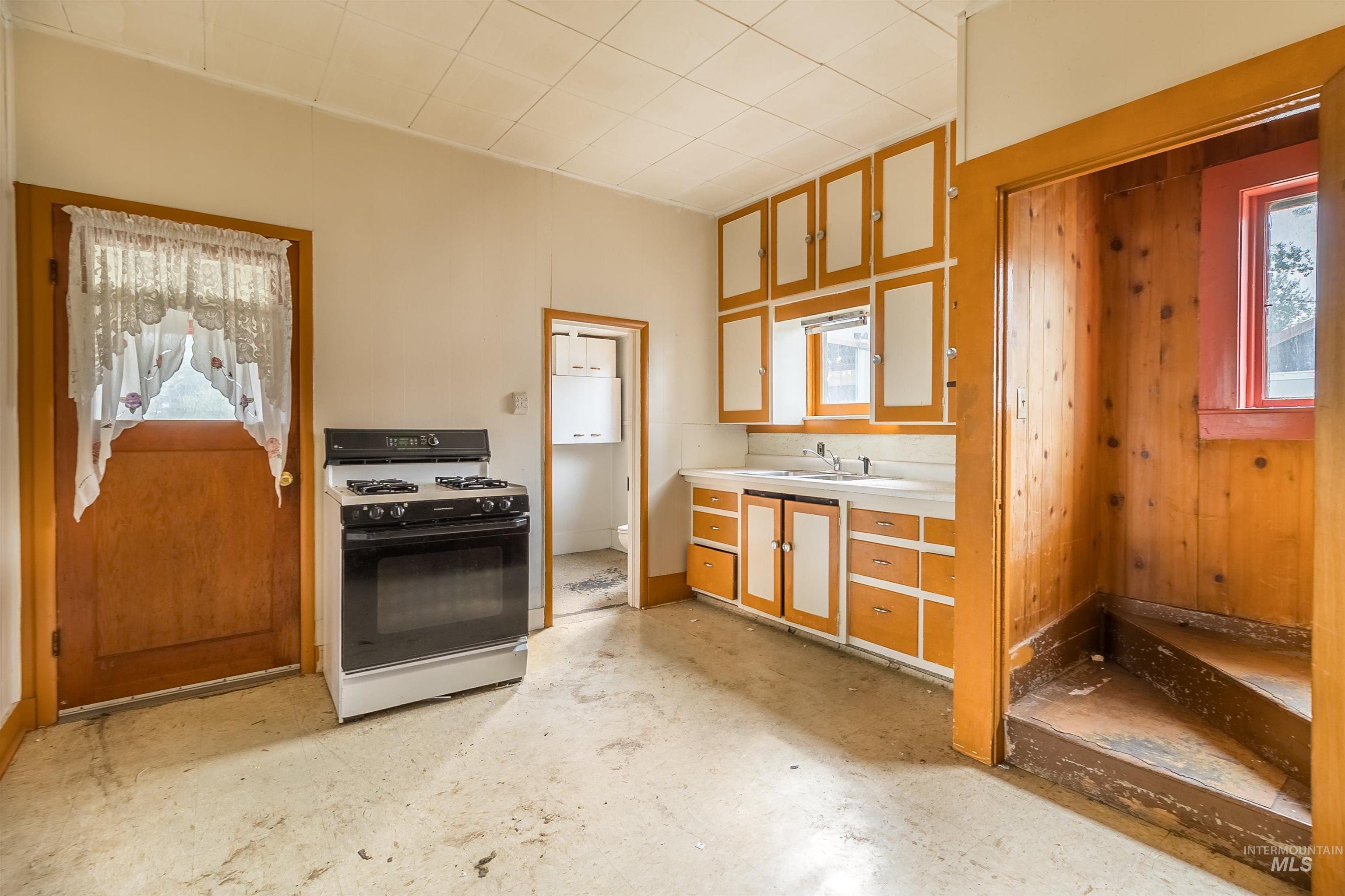 310 2nd Ave, Bovill, Idaho 83806, 3 Bedrooms, 1 Bathroom, Residential For Sale, Price $112,000, 98964776