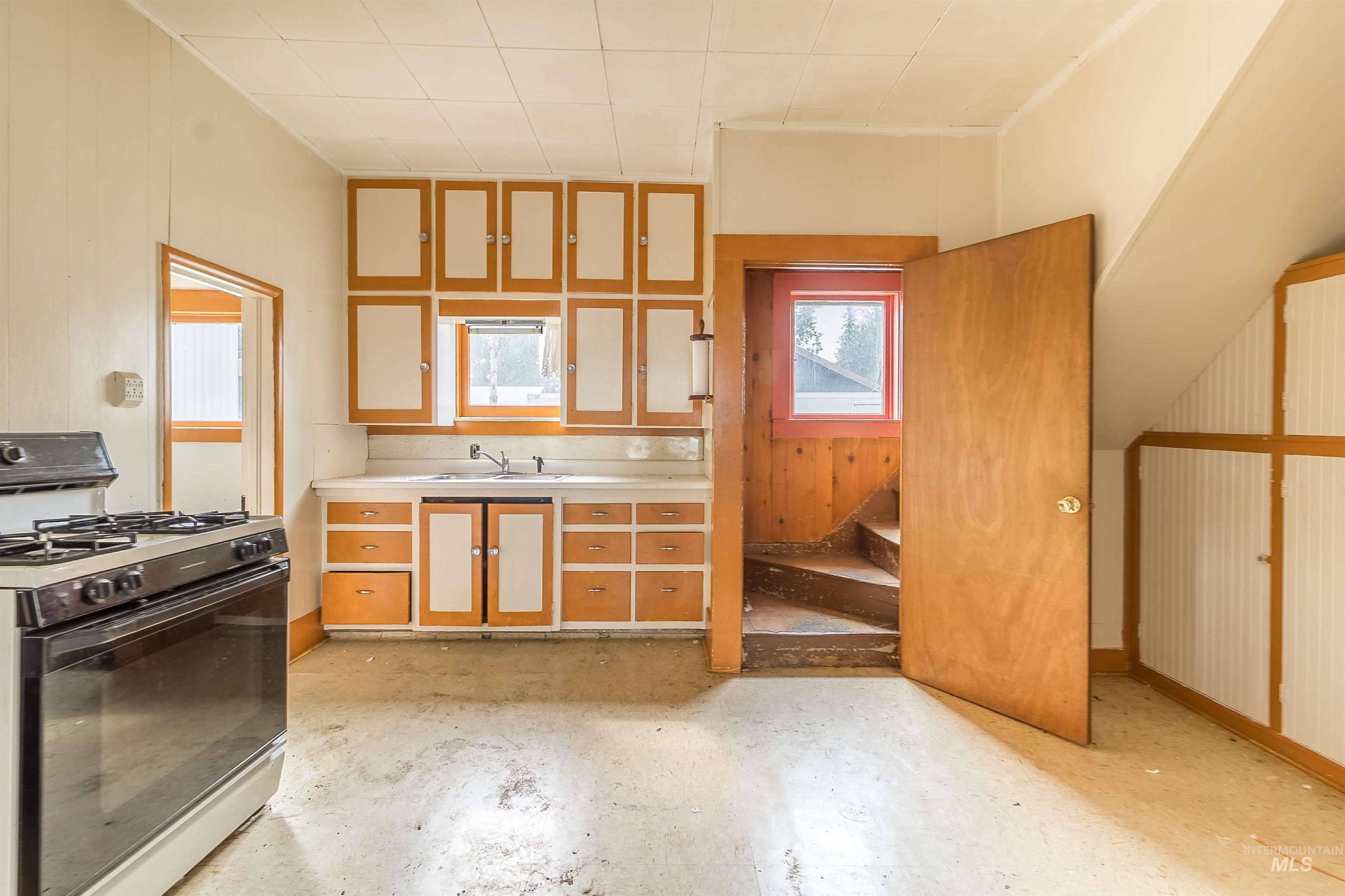 310 2nd Ave, Bovill, Idaho 83806, 3 Bedrooms, 1 Bathroom, Residential For Sale, Price $112,000, 98964776