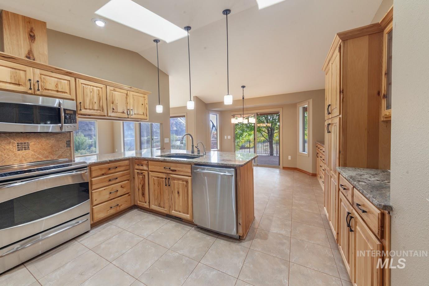 24500 Arrow Highline, Juliaetta, Idaho 83535, 3 Bedrooms, 2 Bathrooms, Residential For Sale, Price $895,000, 98964813