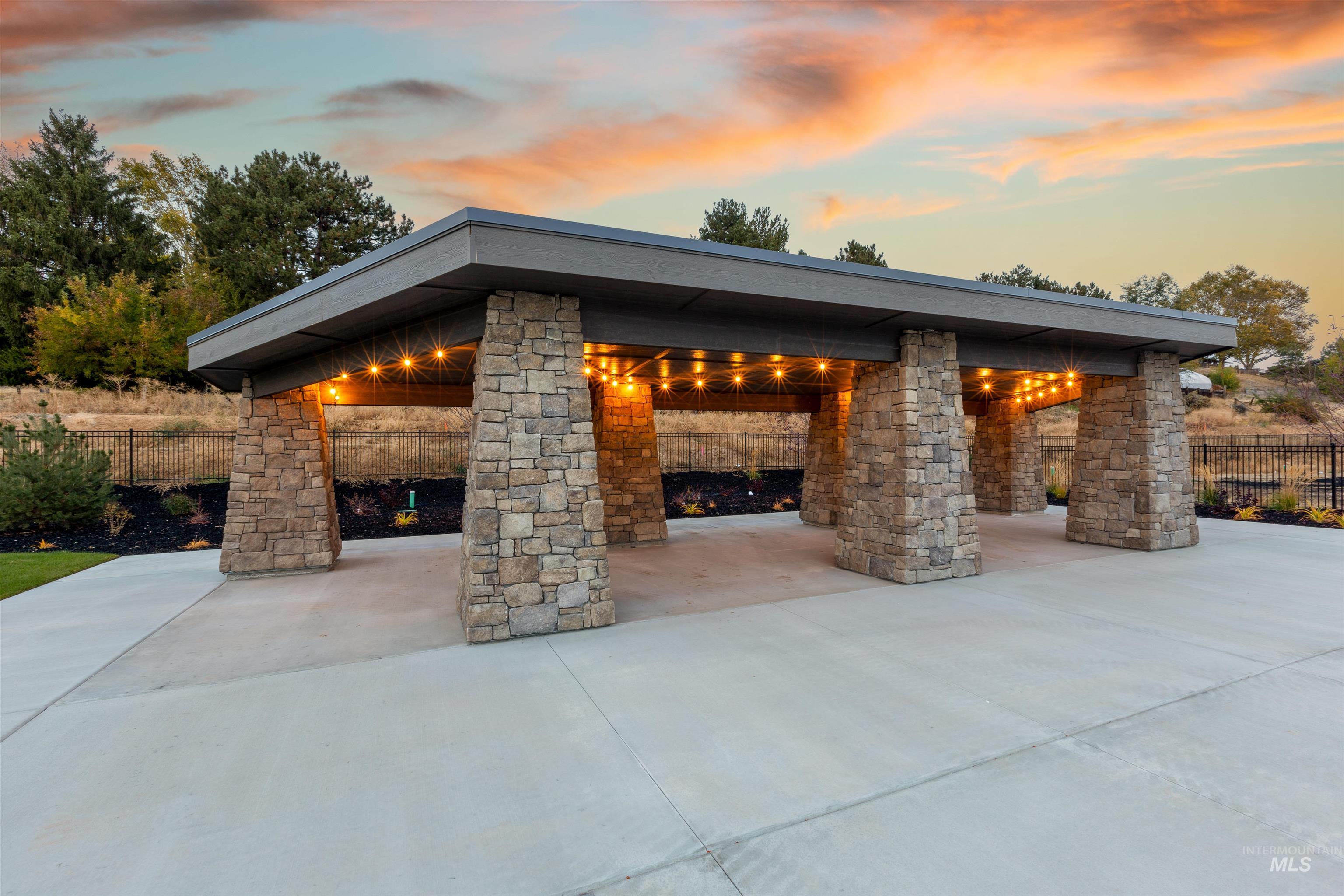 1106 E Rockhurst Ln, Eagle, Idaho 83616, 3 Bedrooms, 2.5 Bathrooms, Residential For Sale, Price $739,800, 98964815