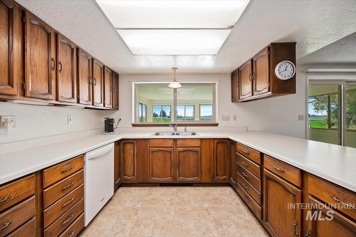 106 B N 600 W, Paul, Idaho 83347, 5 Bedrooms, 3.5 Bathrooms, Residential For Sale, Price $655,000, 98964839