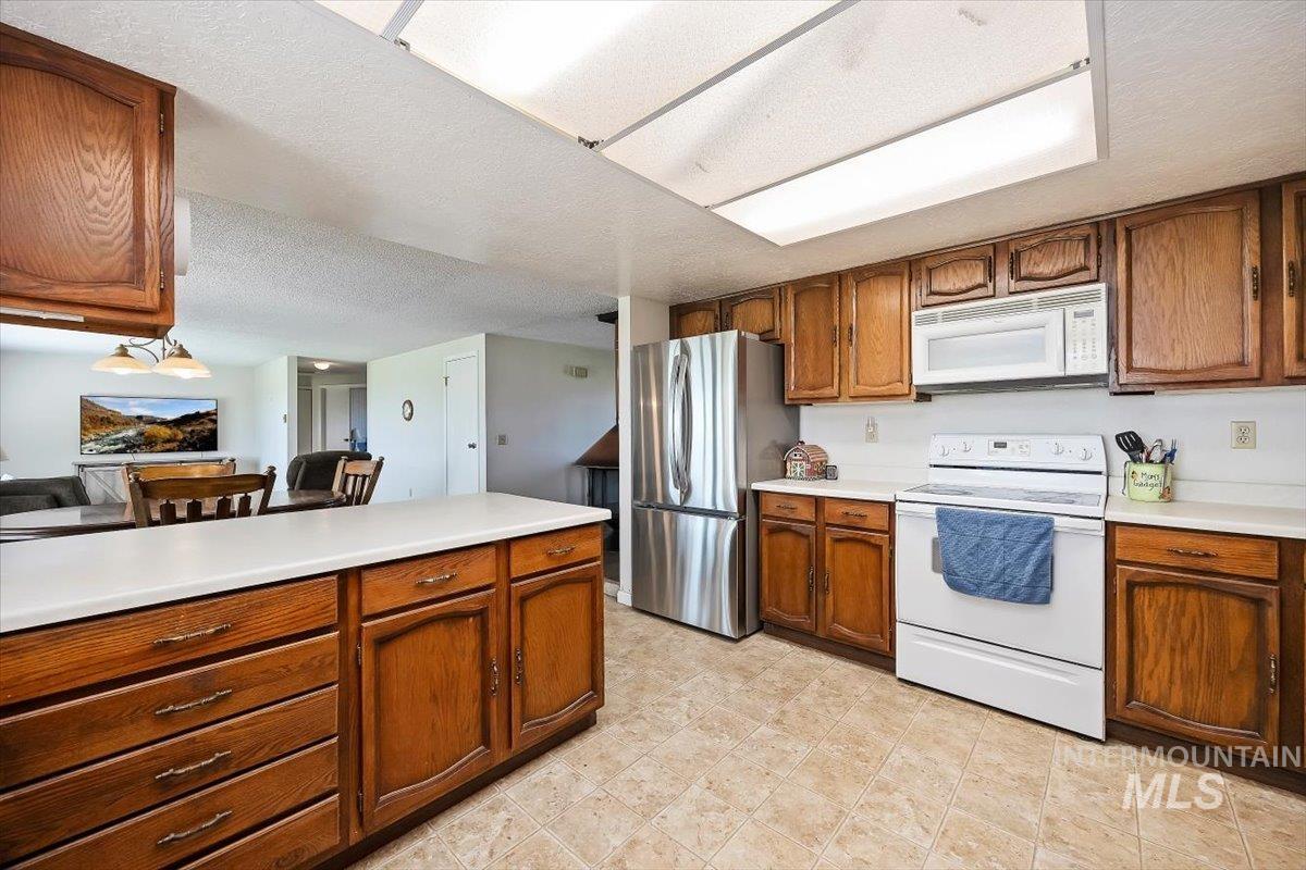 106 B N 600 W, Paul, Idaho 83347, 5 Bedrooms, 3.5 Bathrooms, Residential For Sale, Price $655,000, 98964839