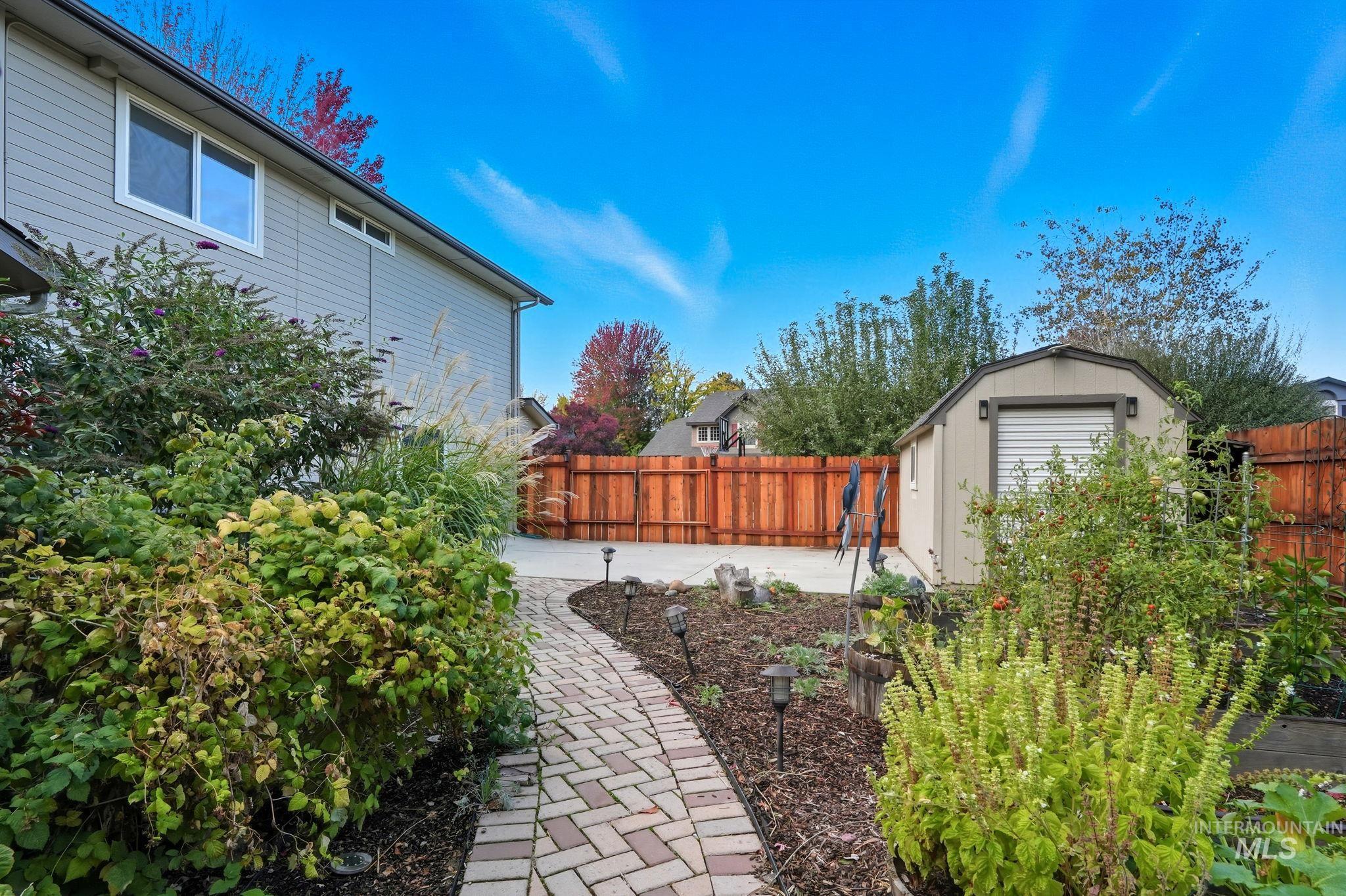 330 S Winthrop Pl, Boise, Idaho 83709, 7 Bedrooms, 4 Bathrooms, Residential For Sale, Price $849,000, 98964848