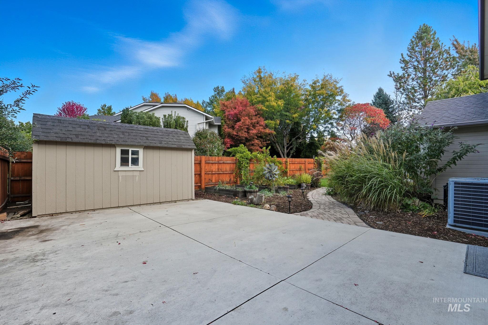 330 S Winthrop Pl, Boise, Idaho 83709, 7 Bedrooms, 4 Bathrooms, Residential For Sale, Price $849,000, 98964848