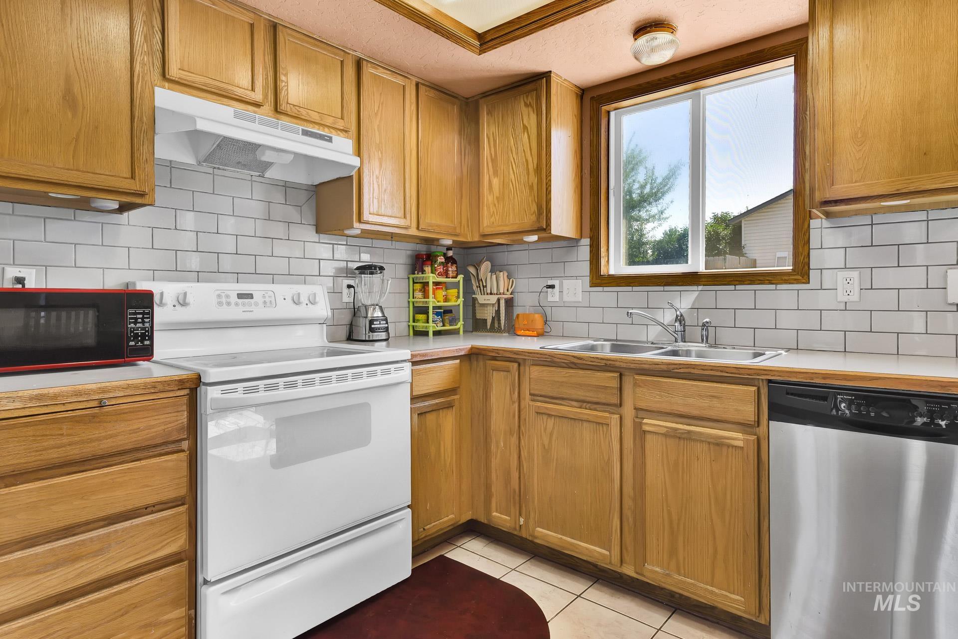 709 E Trail Creek, Nampa, Idaho 83686, 3 Bedrooms, 2 Bathrooms, Residential For Sale, Price $319,995, 98964852