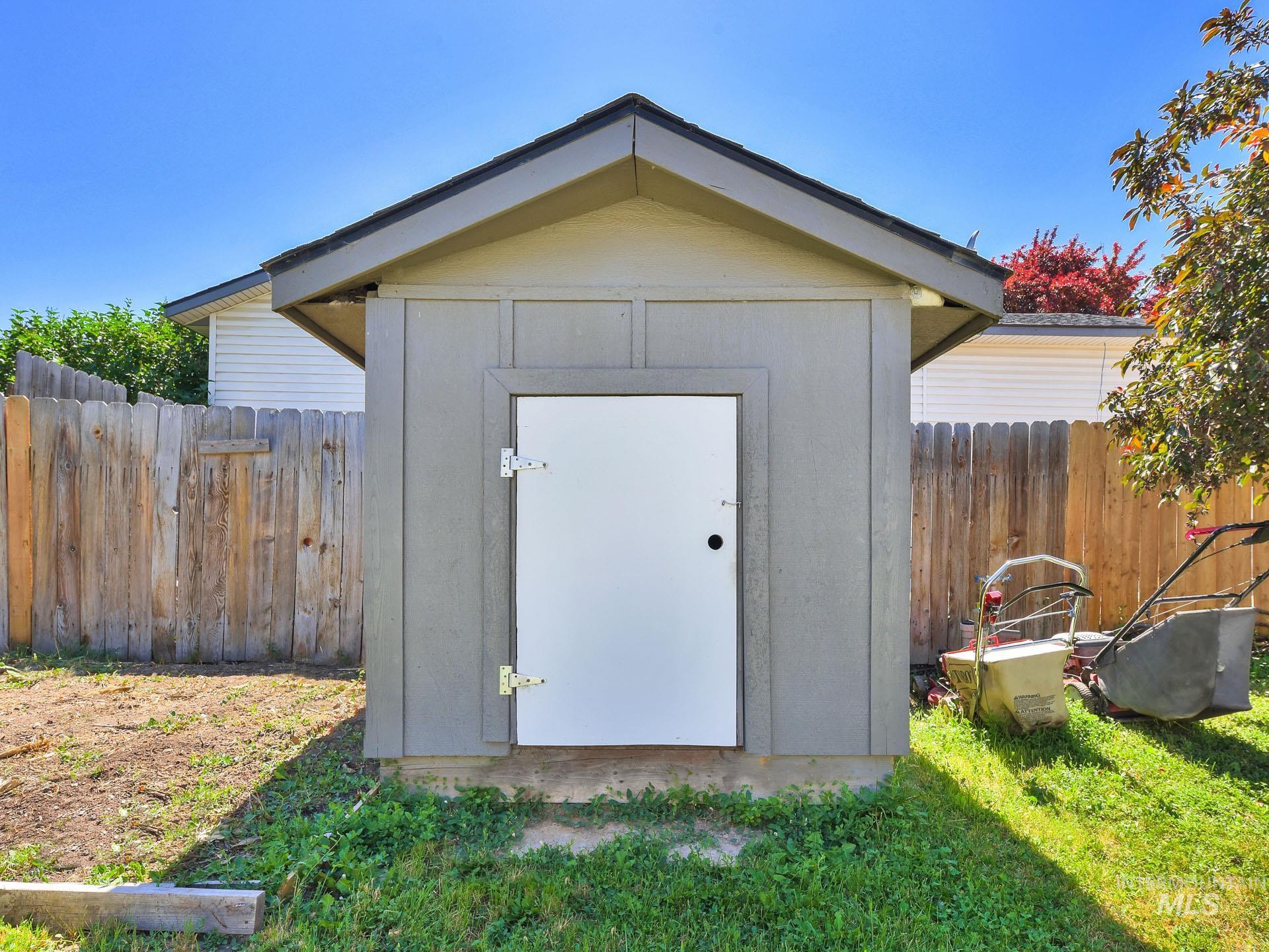 709 E Trail Creek, Nampa, Idaho 83686, 3 Bedrooms, 2 Bathrooms, Residential For Sale, Price $319,995, 98964852