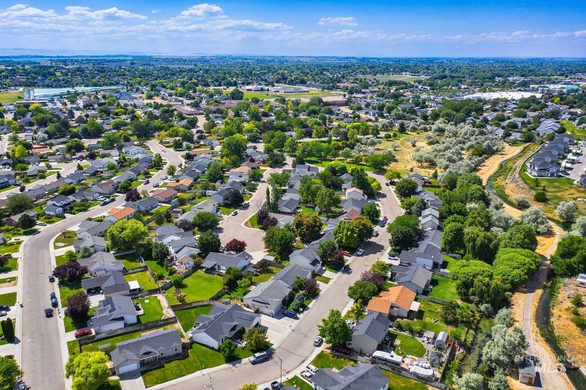 709 E Trail Creek, Nampa, Idaho 83686, 3 Bedrooms, 2 Bathrooms, Residential For Sale, Price $319,995, 98964852