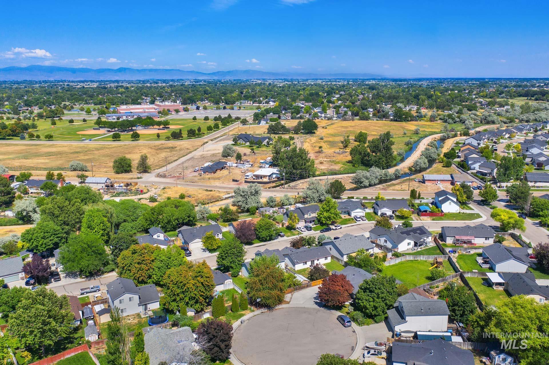 709 E Trail Creek, Nampa, Idaho 83686, 3 Bedrooms, 2 Bathrooms, Residential For Sale, Price $319,995, 98964852