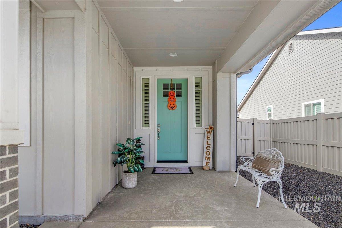 Doorway to property with a porch