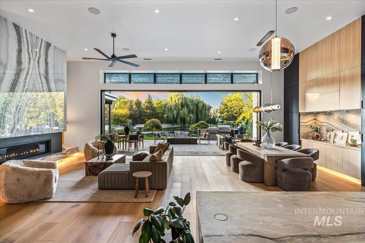 Building lobby featuring recessed lighting