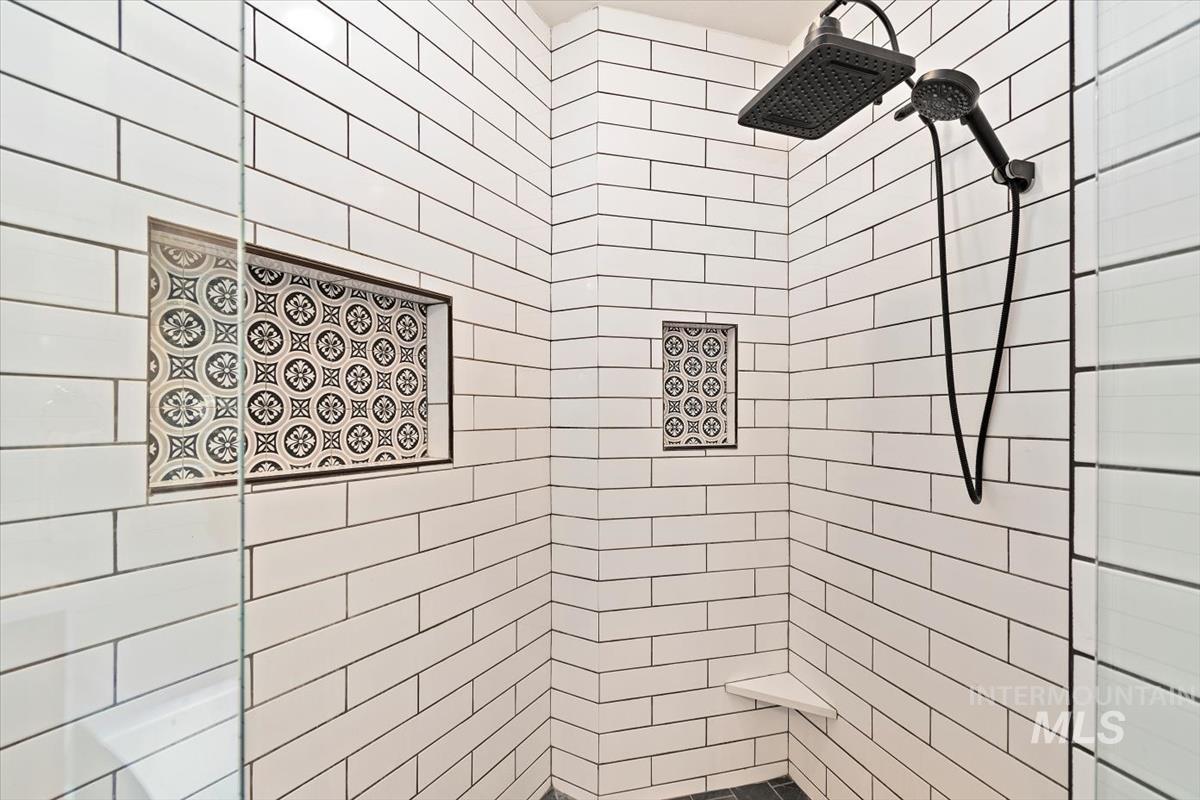 Full bath with tiled shower
