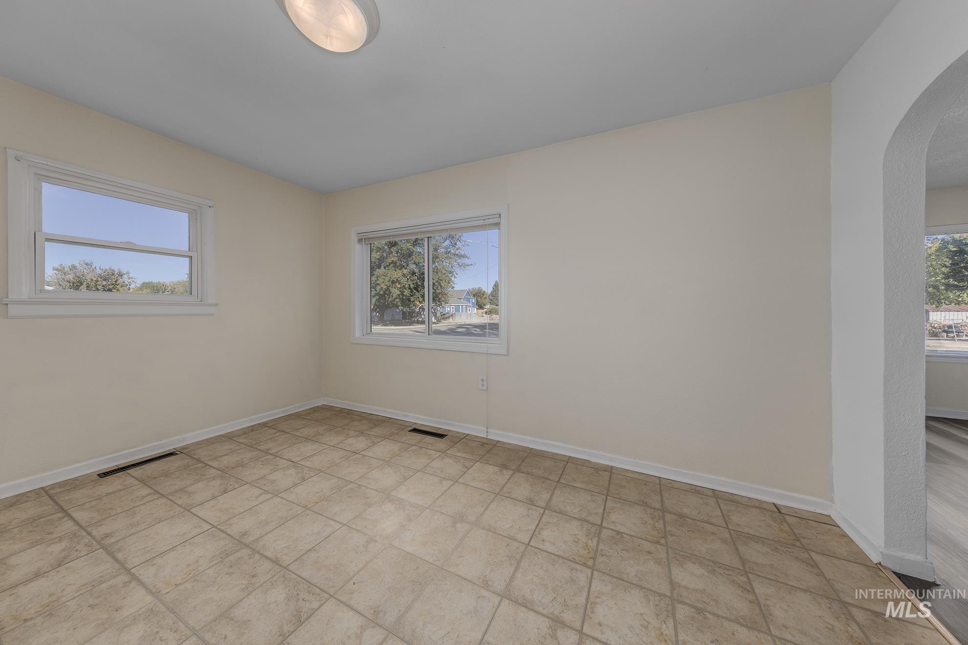 438 10th Ave N, Payette, Idaho 83661, 3 Bedrooms, 1 Bathroom, Residential Income For Sale, Price $350,000, 98964986