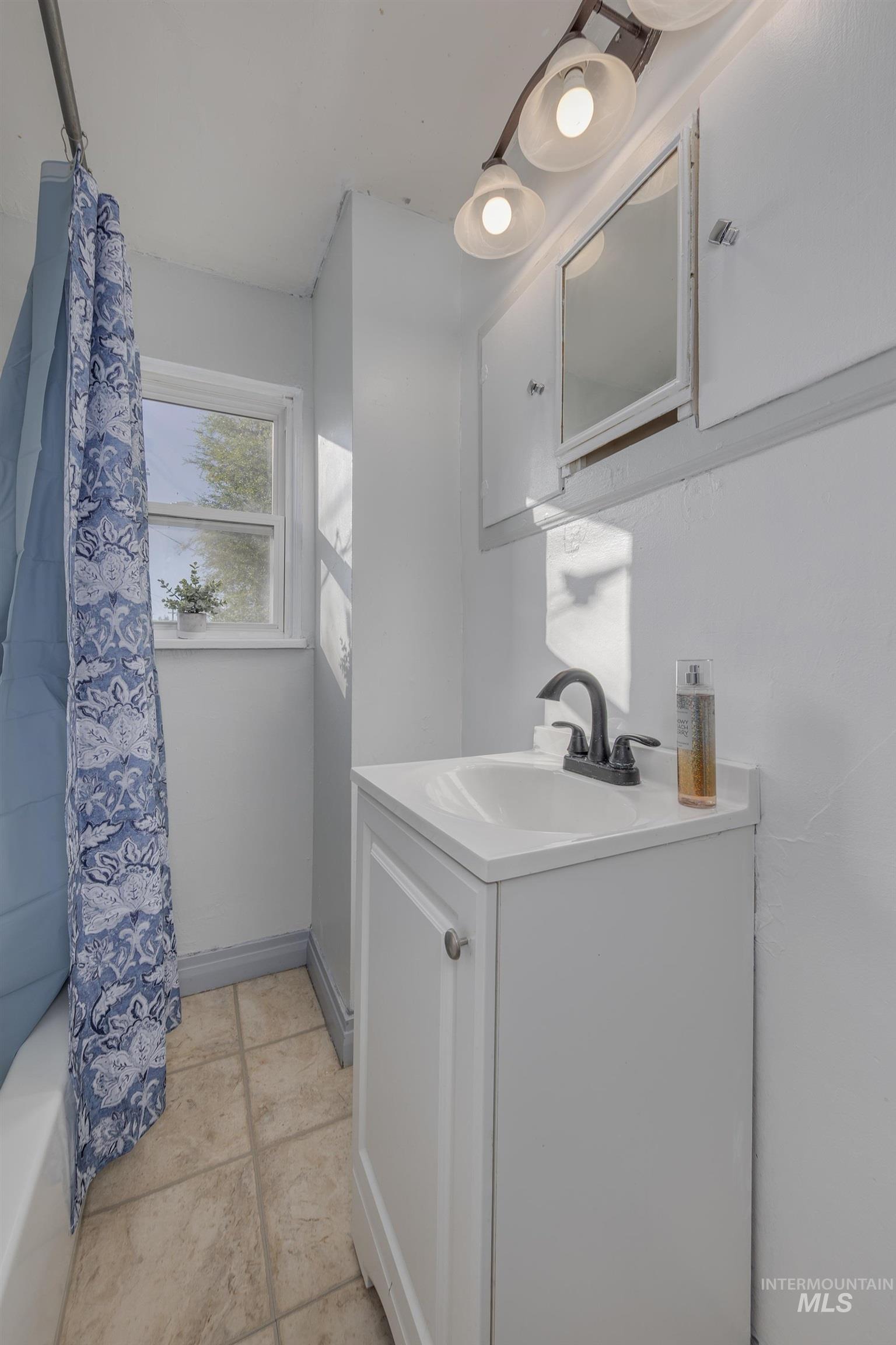 438 10th Ave N, Payette, Idaho 83661, 3 Bedrooms, 1 Bathroom, Residential Income For Sale, Price $350,000, 98964986