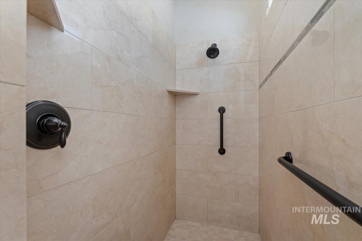 Bathroom featuring a tile shower