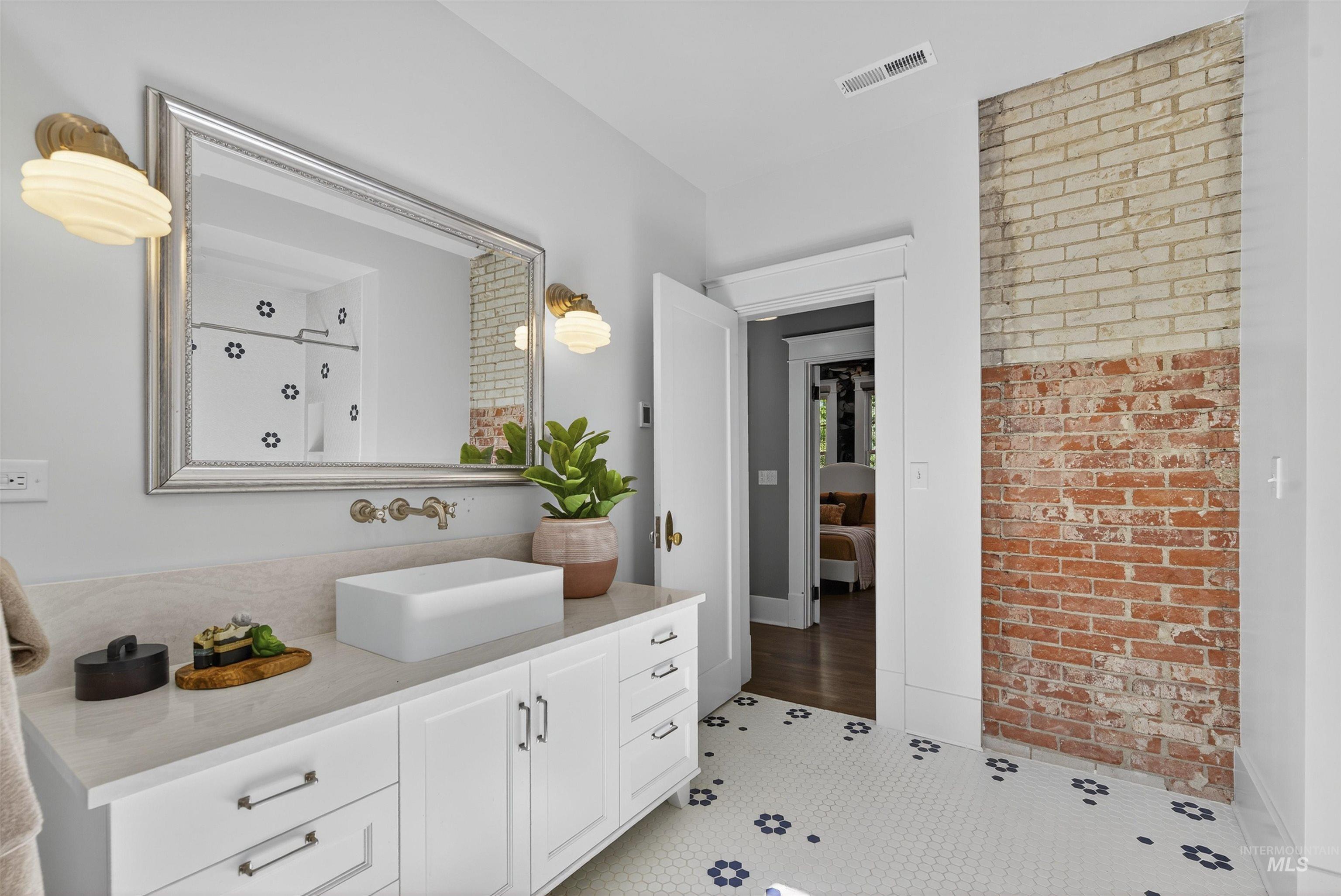 1019 N 9Th St, Boise, Idaho 83702-4232, 4 Bedrooms, 2.5 Bathrooms, Residential For Sale, Price $2,400,000, 98965033