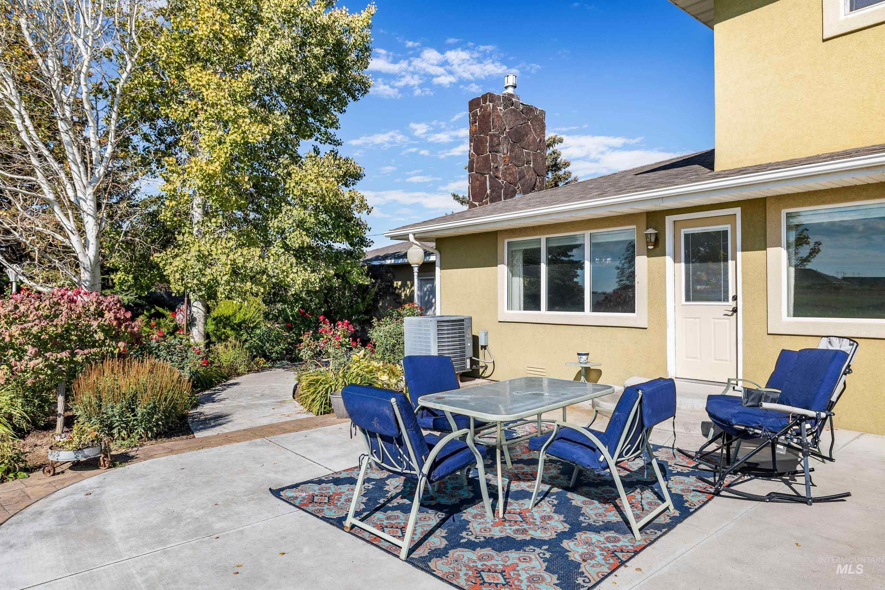 View of patio / terrace with outdoor dining area