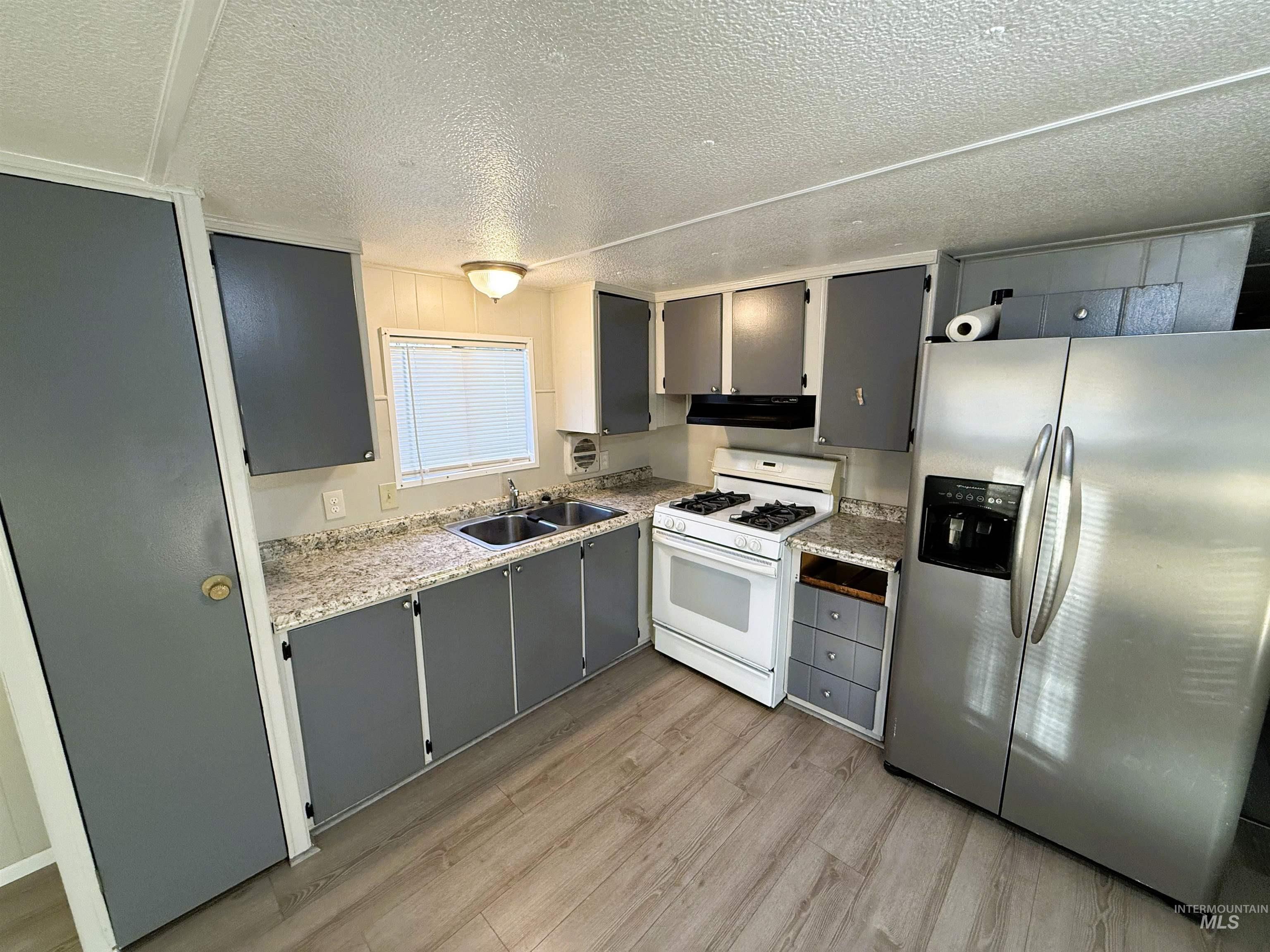 113 E 45th St, Garden City, Idaho 83714, 2 Bedrooms, 1 Bathroom, Residential For Sale, Price $40,000, 98965065