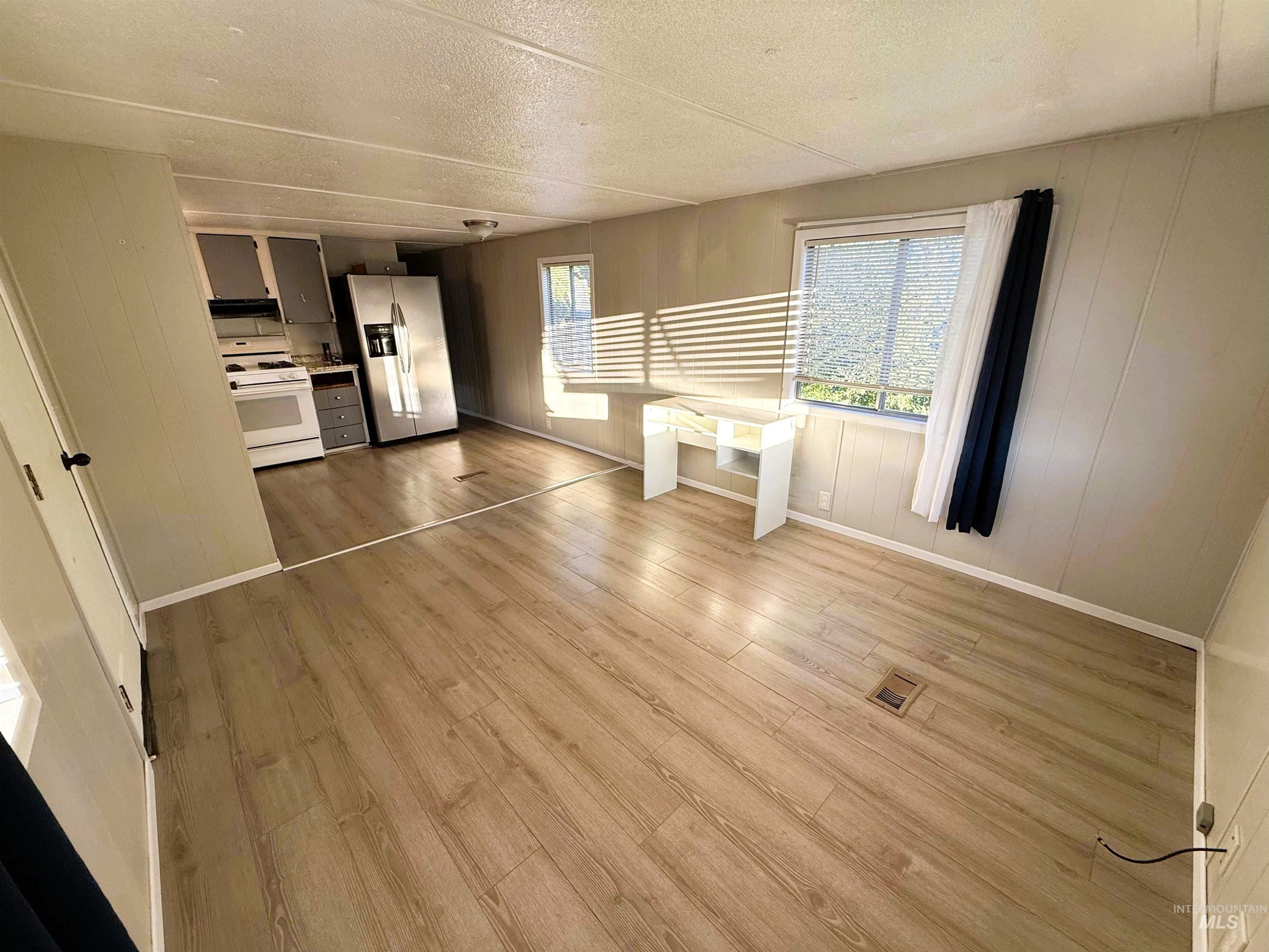 113 E 45th St, Garden City, Idaho 83714, 2 Bedrooms, 1 Bathroom, Residential For Sale, Price $40,000, 98965065