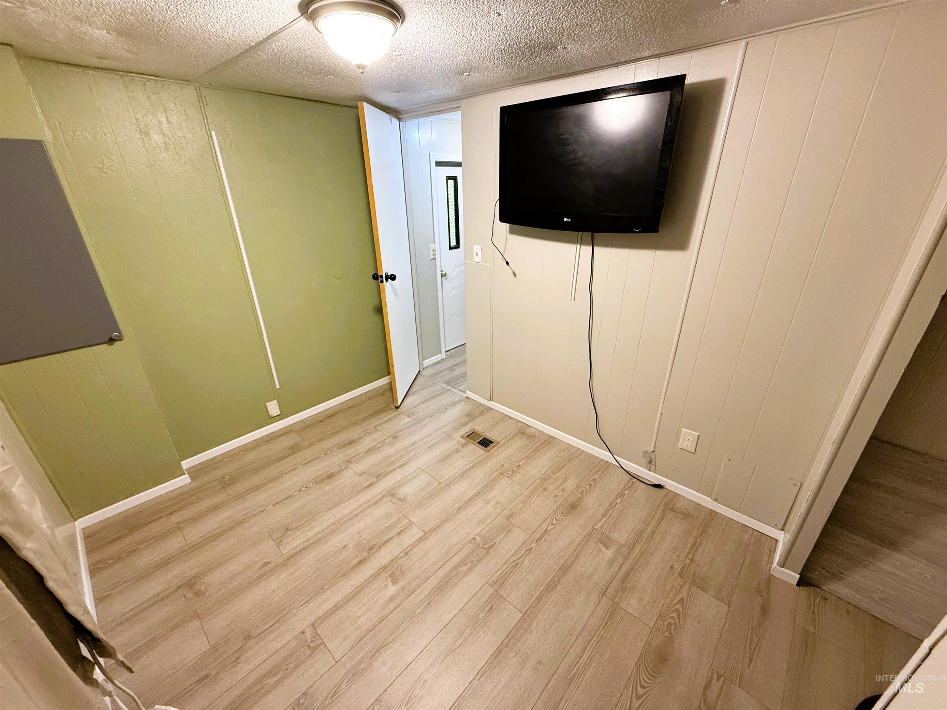 113 E 45th St, Garden City, Idaho 83714, 2 Bedrooms, 1 Bathroom, Residential For Sale, Price $40,000, 98965065