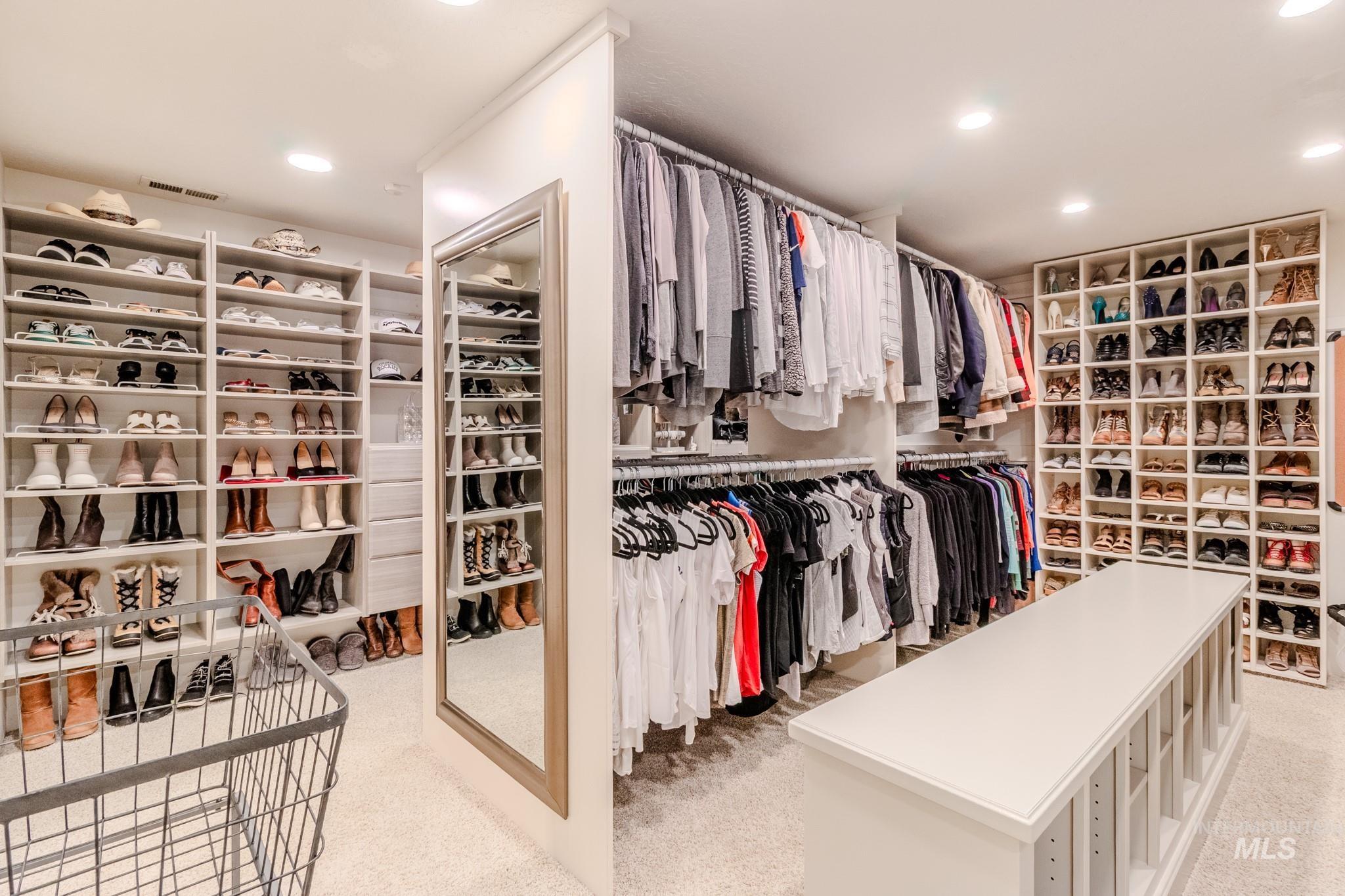 Walk in closet featuring carpet floors
