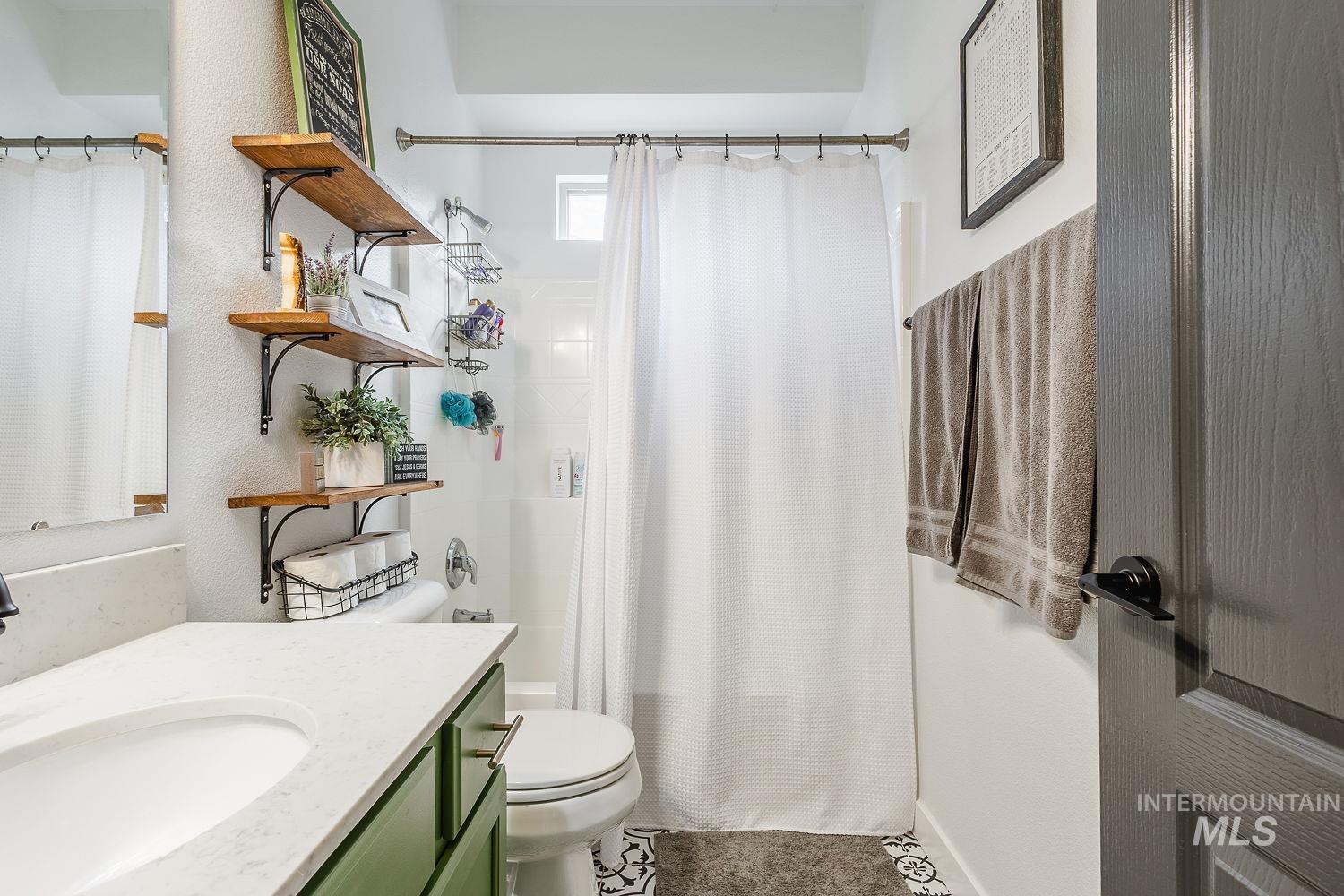Full bathroom with a shower with shower curtain and vanity