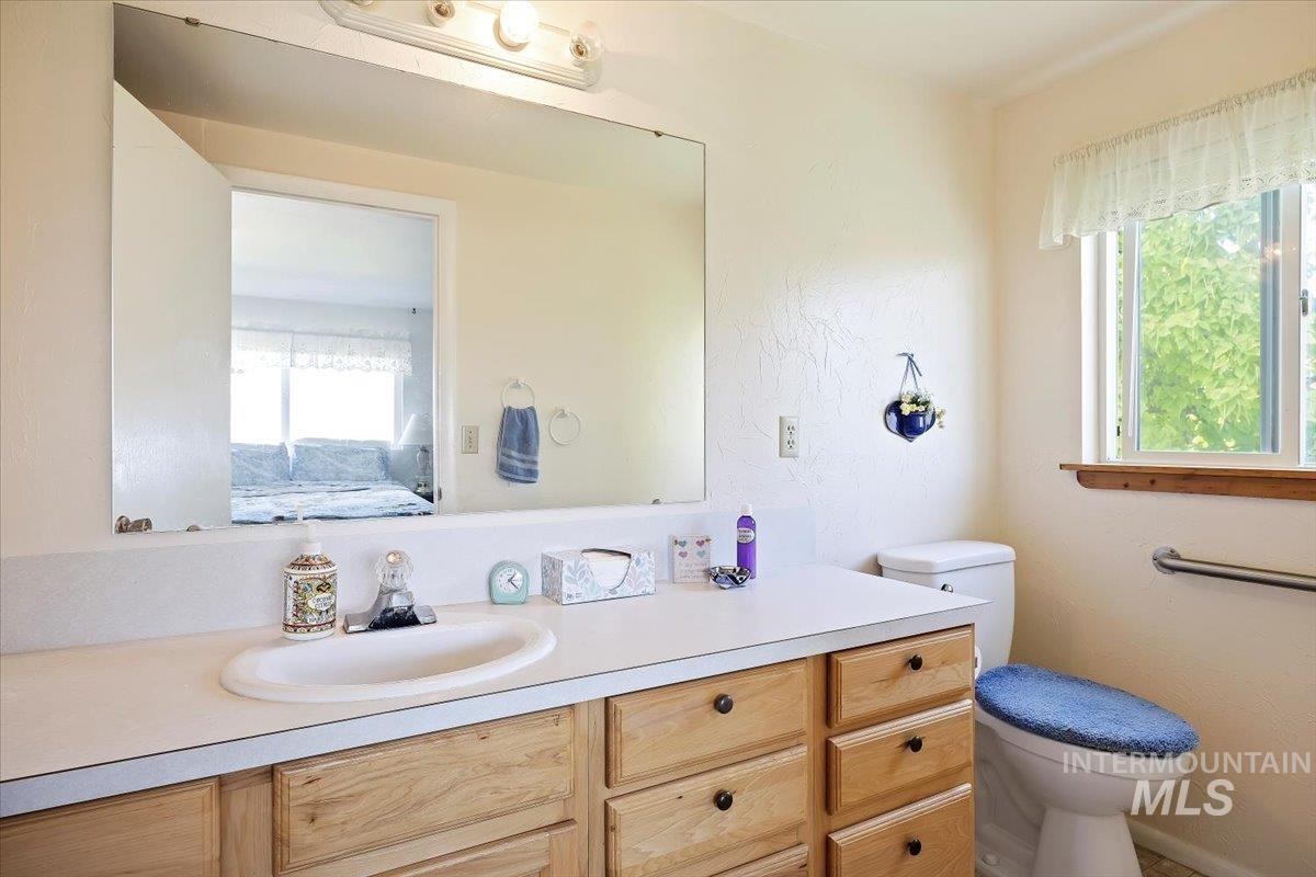 982 A E 2700 S, Hagerman, Idaho 83332, 3 Bedrooms, 3 Bathrooms, Residential For Sale, Price $539,000, 98965083