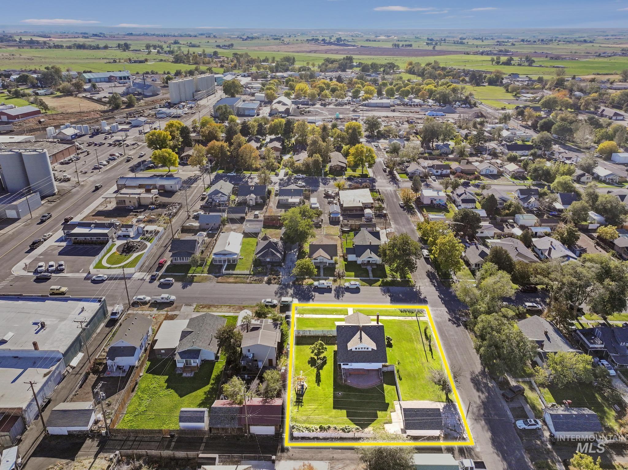 Aerial view of residential area featuring property boundaries highlighted