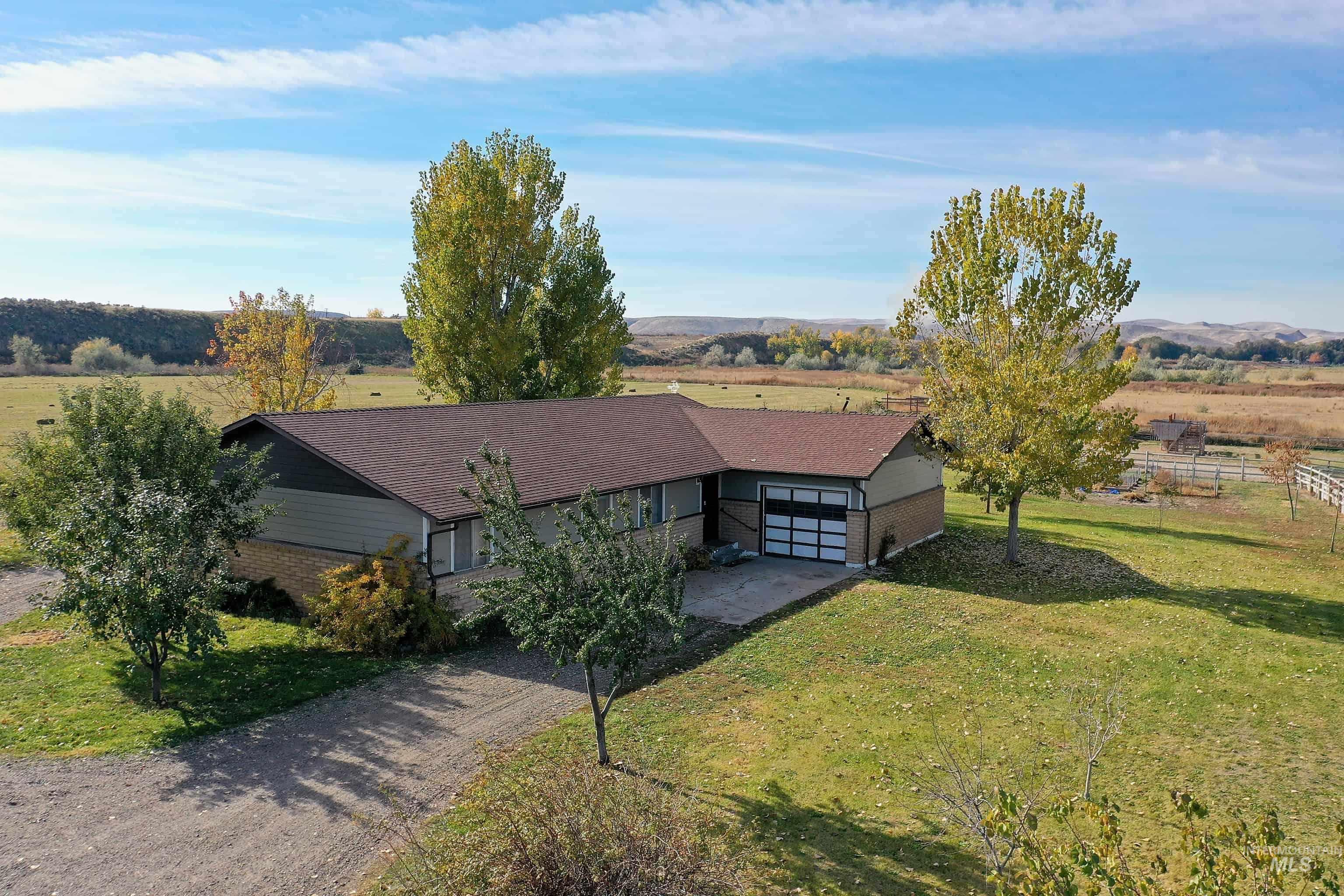 425 W Peach Rd, Ontario, Oregon 97914-8017, 5 Bedrooms, 2 Bathrooms, Farm & Ranch For Sale, Price $575,000, 98965103
