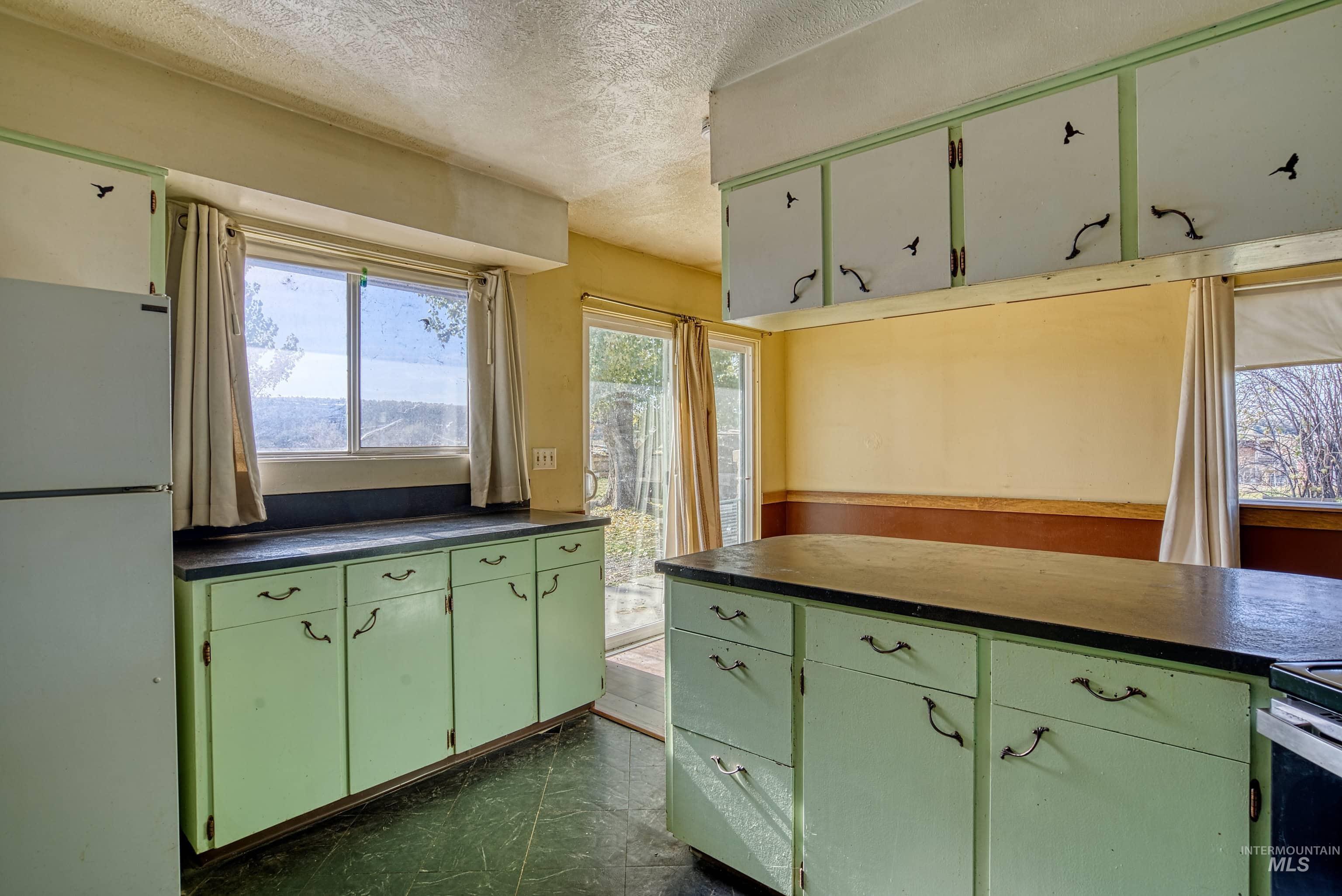 425 W Peach Rd, Ontario, Oregon 97914-8017, 5 Bedrooms, 2 Bathrooms, Farm & Ranch For Sale, Price $575,000, 98965103