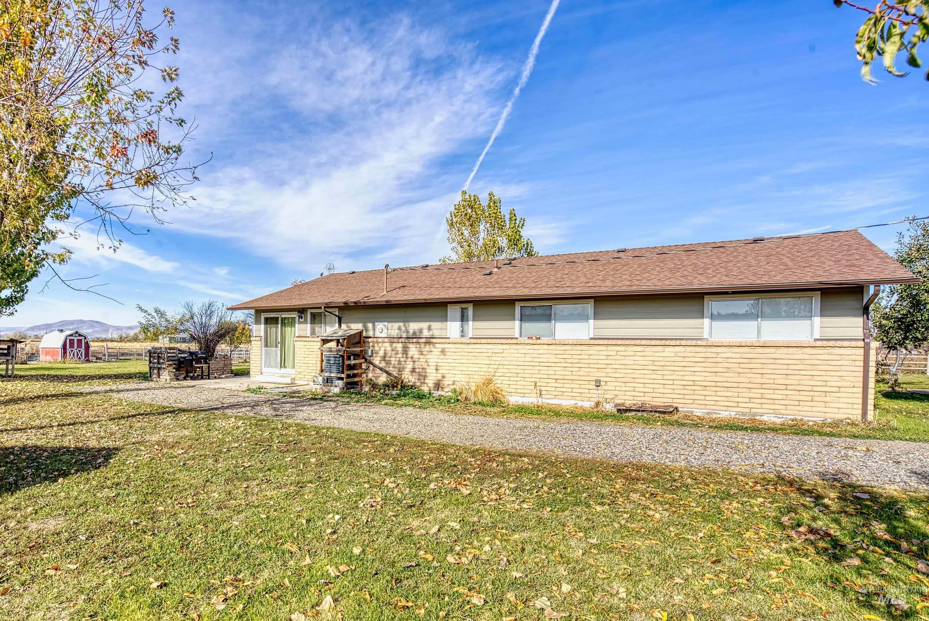 425 W Peach Rd, Ontario, Oregon 97914-8017, 5 Bedrooms, 2 Bathrooms, Farm & Ranch For Sale, Price $575,000, 98965103