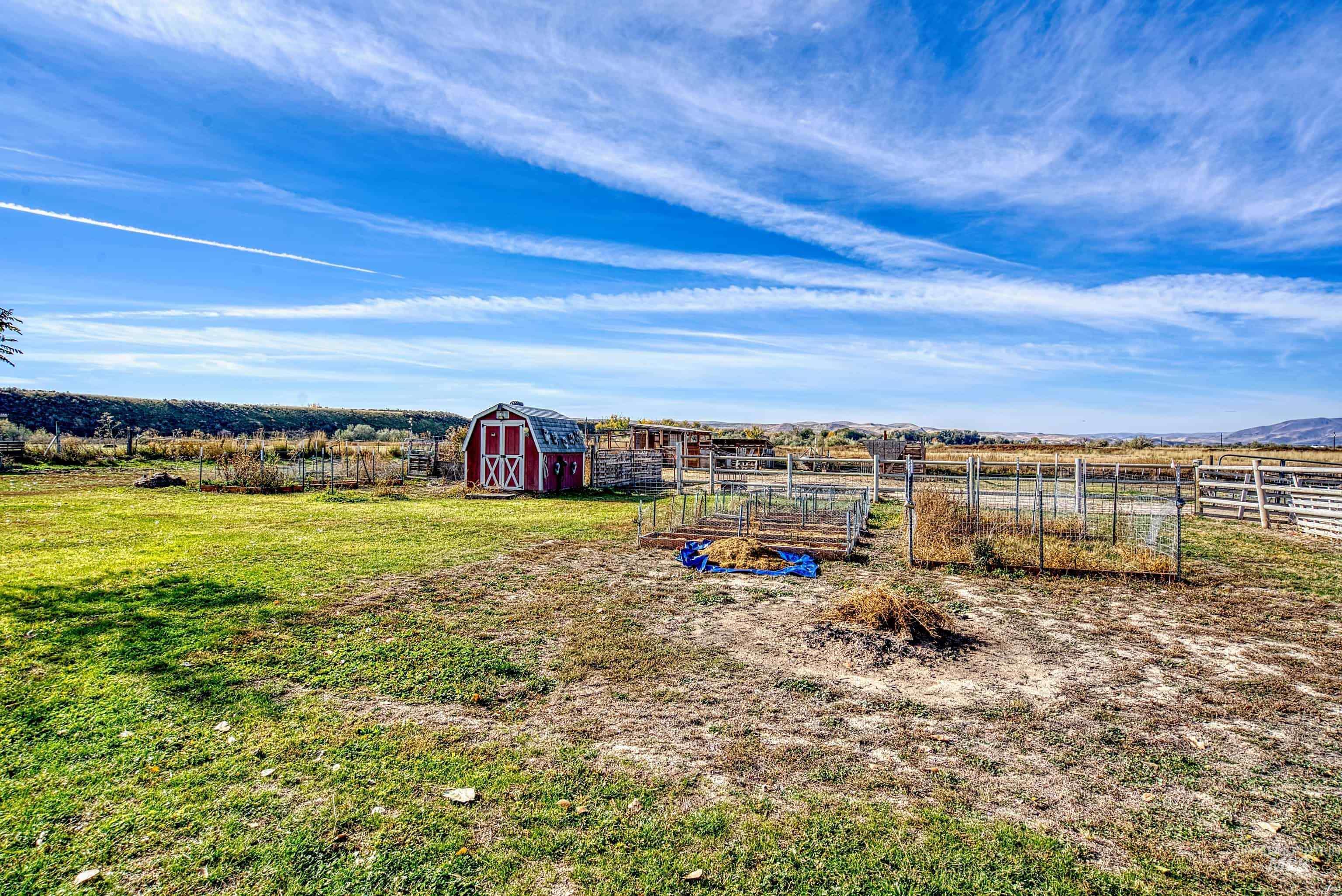 425 W Peach Rd, Ontario, Oregon 97914-8017, 5 Bedrooms, 2 Bathrooms, Farm & Ranch For Sale, Price $575,000, 98965103