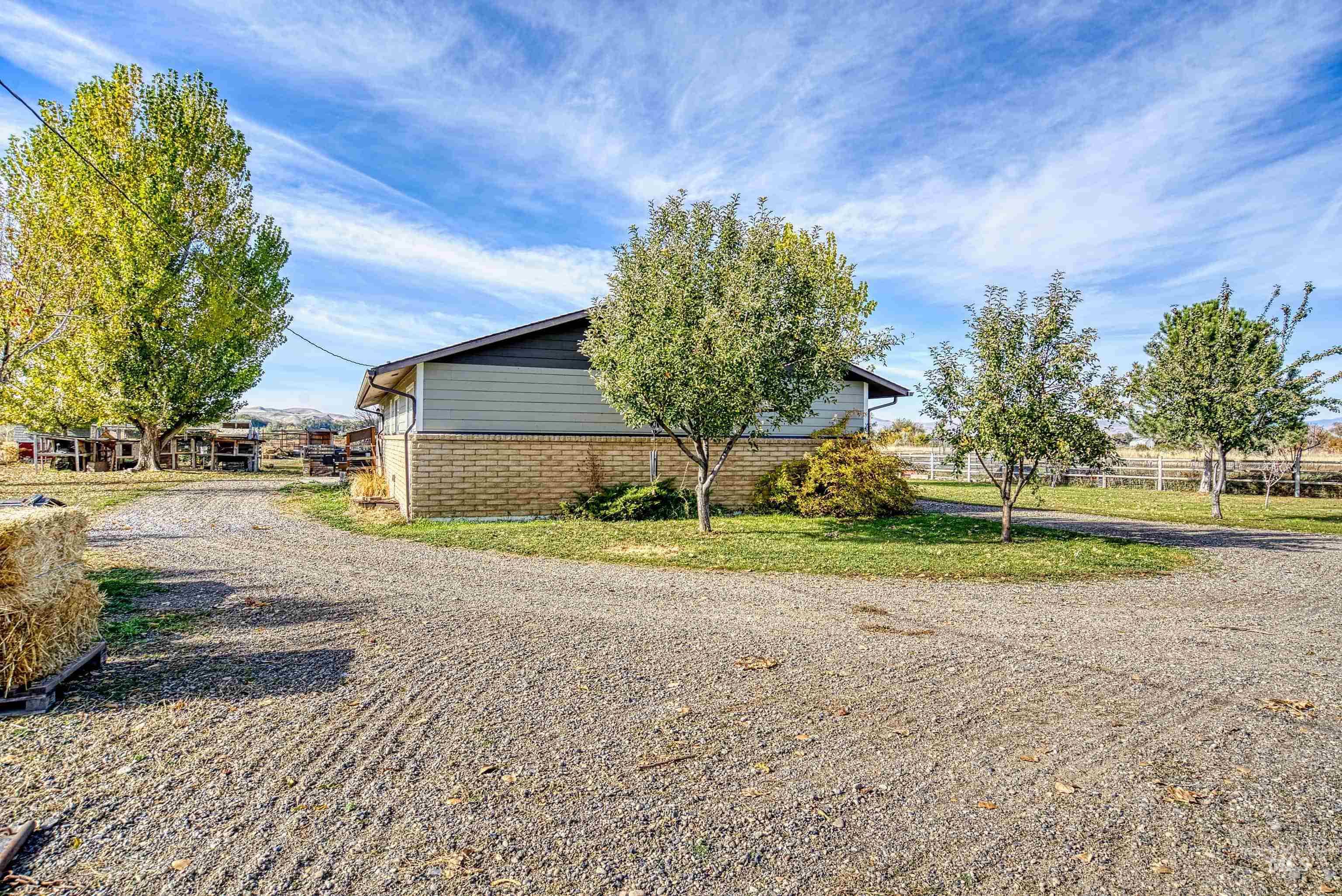 425 W Peach Rd, Ontario, Oregon 97914-8017, 5 Bedrooms, 2 Bathrooms, Farm & Ranch For Sale, Price $575,000, 98965103