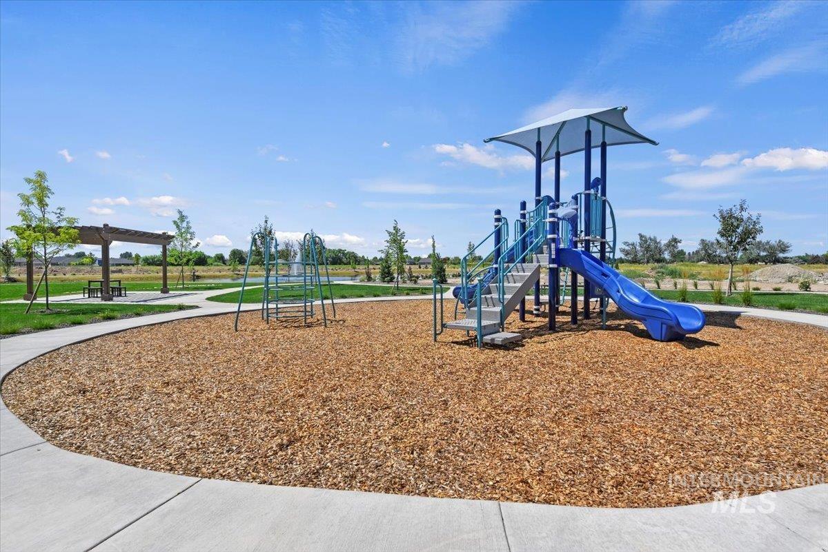 10511 W Mizzle Drive, Star, Idaho 83669-000, 5 Bedrooms, 4 Bathrooms, Residential For Sale, Price $955,900, 98965107
