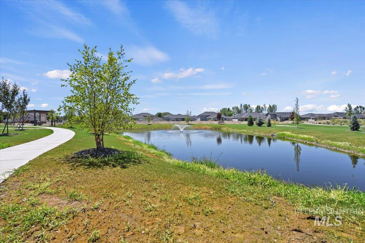 10511 W Mizzle Drive, Star, Idaho 83669-000, 5 Bedrooms, 4 Bathrooms, Residential For Sale, Price $955,900, 98965107