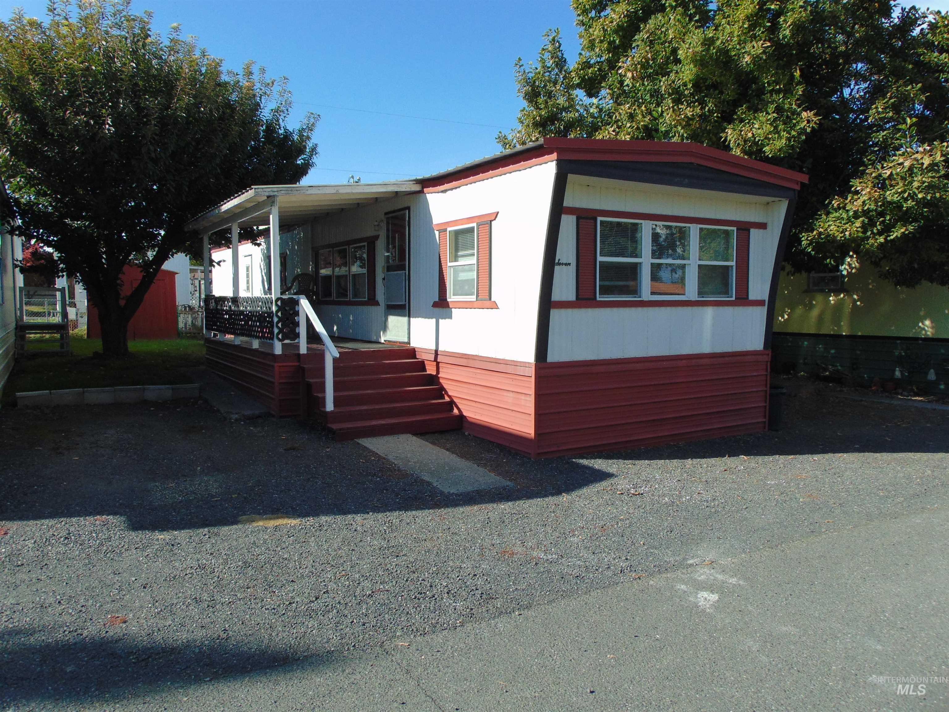 Manufactured / mobile home featuring covered porch