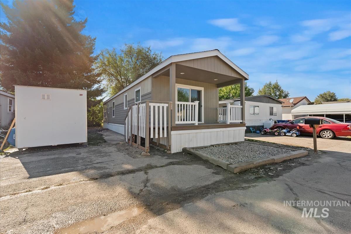 View of manufactured / mobile home