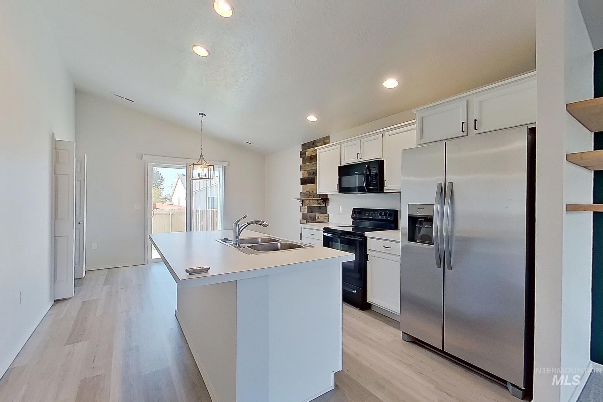 19535 Nanticoke Avenue, Caldwell, Idaho 83605-8183, 3 Bedrooms, 2 Bathrooms, Rental For Rent, Price $2,100, 98965162