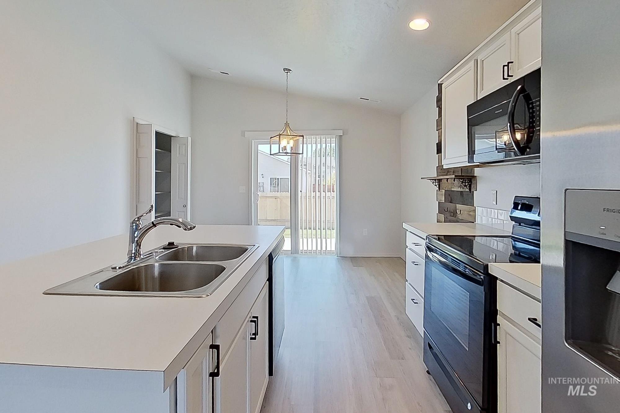 19535 Nanticoke Avenue, Caldwell, Idaho 83605-8183, 3 Bedrooms, 2 Bathrooms, Rental For Rent, Price $2,100, 98965162