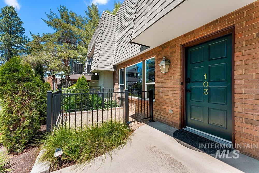 103 W Braemere Rd, Boise, Idaho 83702, 2 Bedrooms, 2 Bathrooms, Residential For Sale, Price $499,900, 98965205