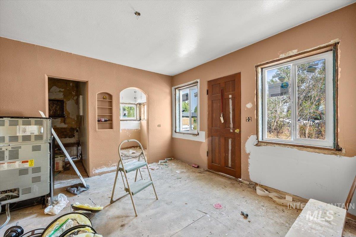 Foyer featuring plenty of natural light