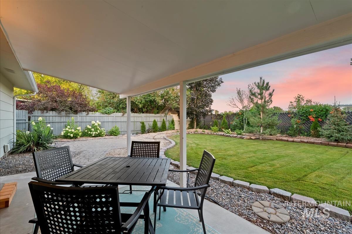 8475 W Westchester, Boise, Idaho 83704, 3 Bedrooms, 2 Bathrooms, Residential For Sale, Price $475,000, 98965212