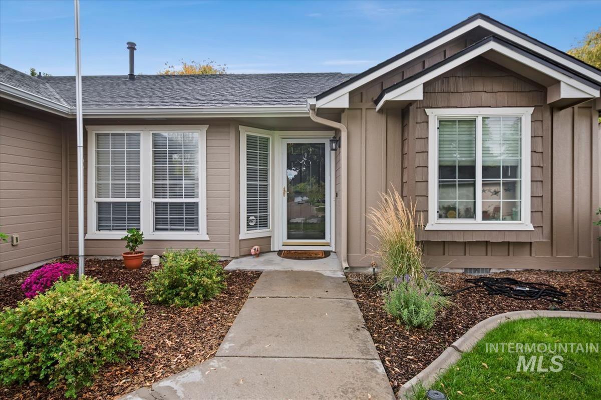 323 Sunridge Drive, Caldwell, Idaho 83605, 3 Bedrooms, 2 Bathrooms, Residential For Sale, Price $365,000, 98965213