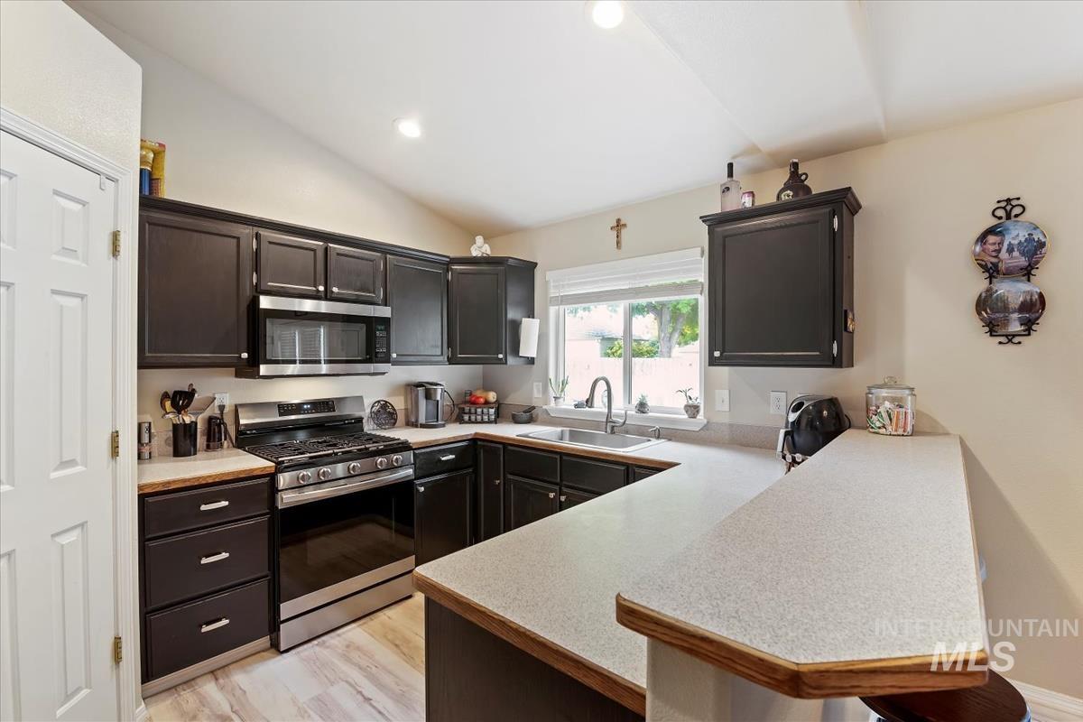 323 Sunridge Drive, Caldwell, Idaho 83605, 3 Bedrooms, 2 Bathrooms, Residential For Sale, Price $365,000, 98965213