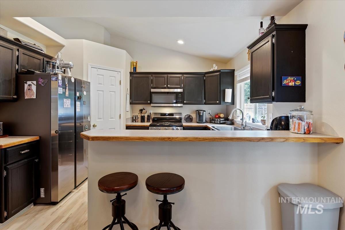 323 Sunridge Drive, Caldwell, Idaho 83605, 3 Bedrooms, 2 Bathrooms, Residential For Sale, Price $365,000, 98965213