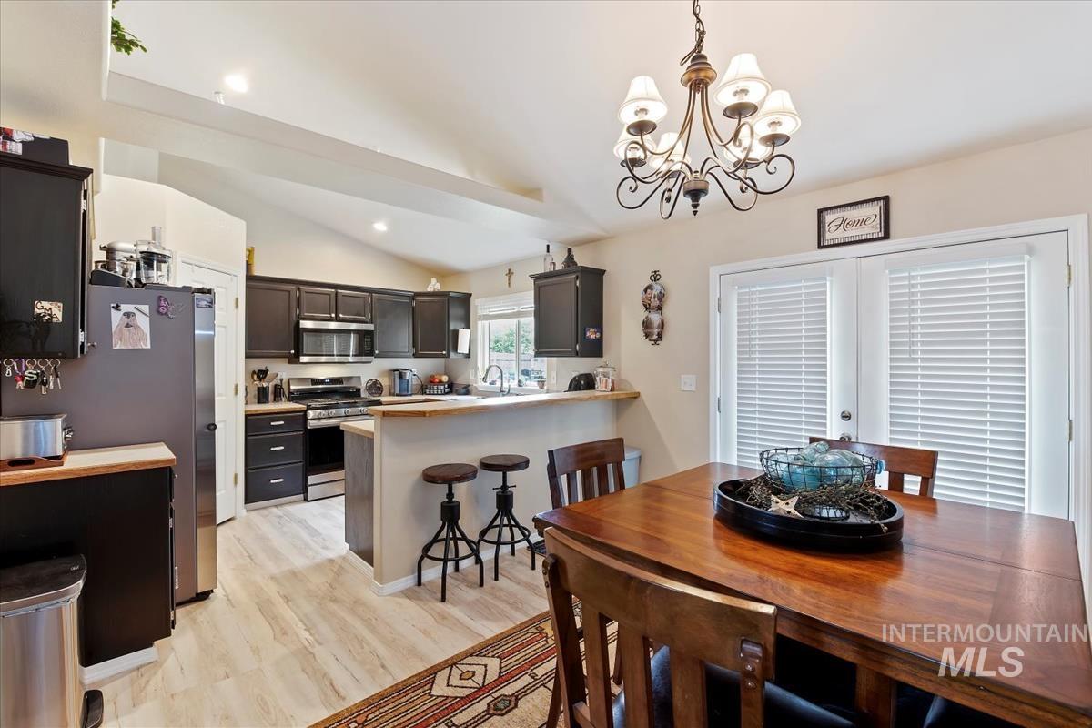 323 Sunridge Drive, Caldwell, Idaho 83605, 3 Bedrooms, 2 Bathrooms, Residential For Sale, Price $365,000, 98965213