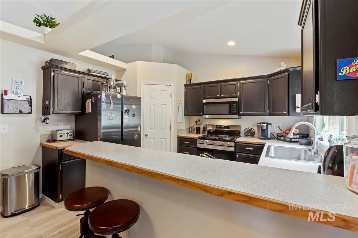 323 Sunridge Drive, Caldwell, Idaho 83605, 3 Bedrooms, 2 Bathrooms, Residential For Sale, Price $365,000, 98965213